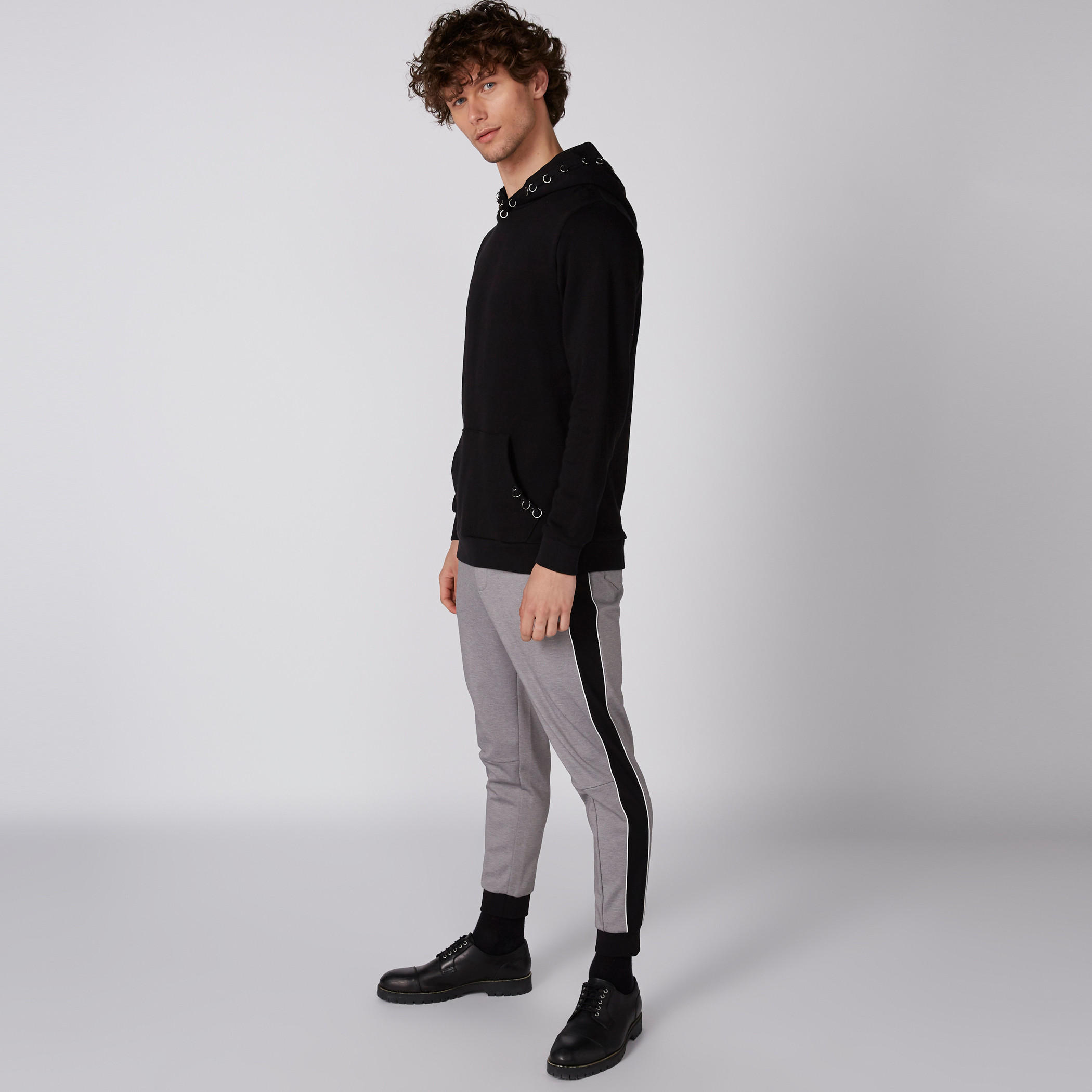 سويت شيرت بتزيينات وأكمام طويلة وقبعة-men-winterwear-hoodiesandsweatshirts-image-4