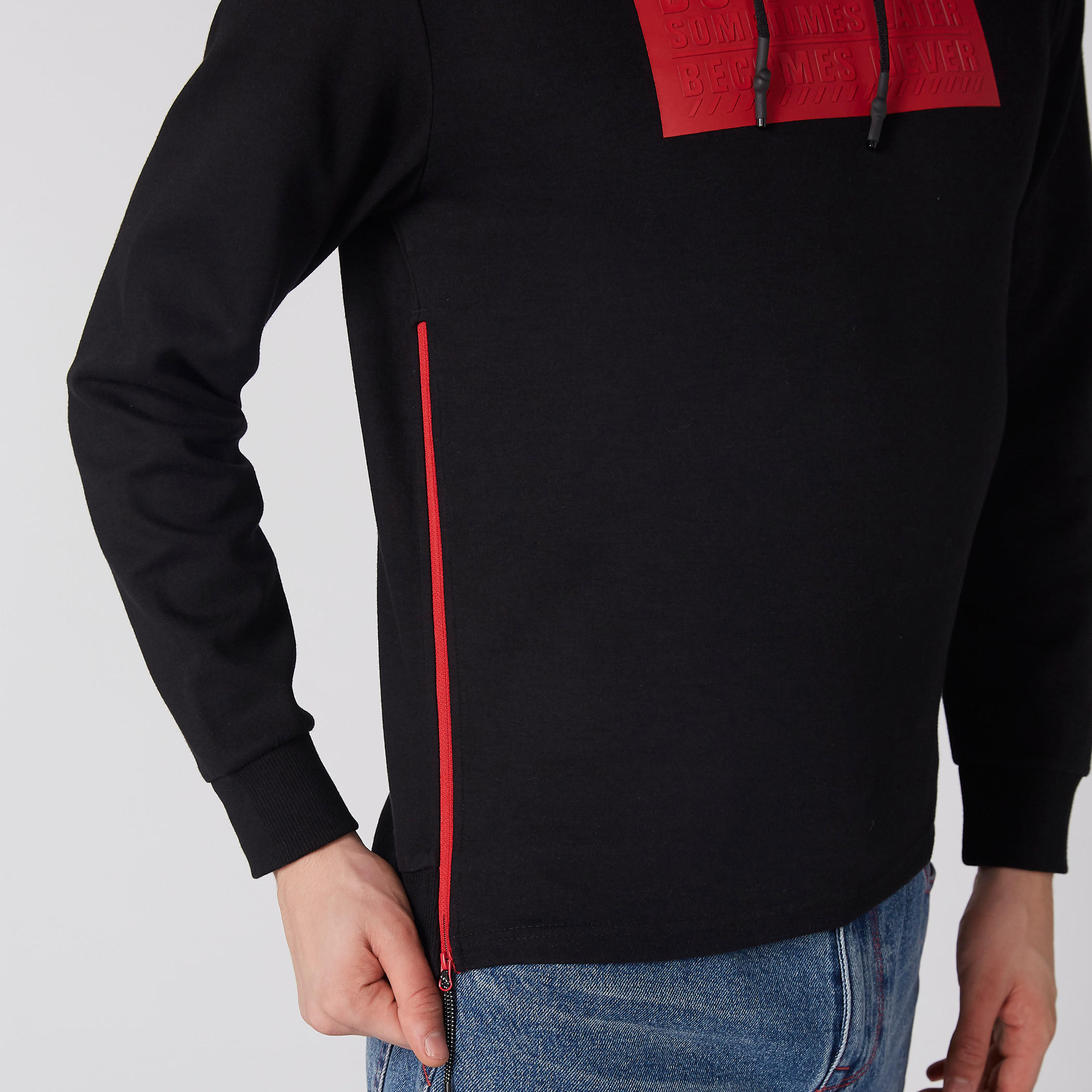 سويت شيرت بأكمام طويلة وقبعة وطبعات-men-winterwear-hoodiesandsweatshirts-image-2
