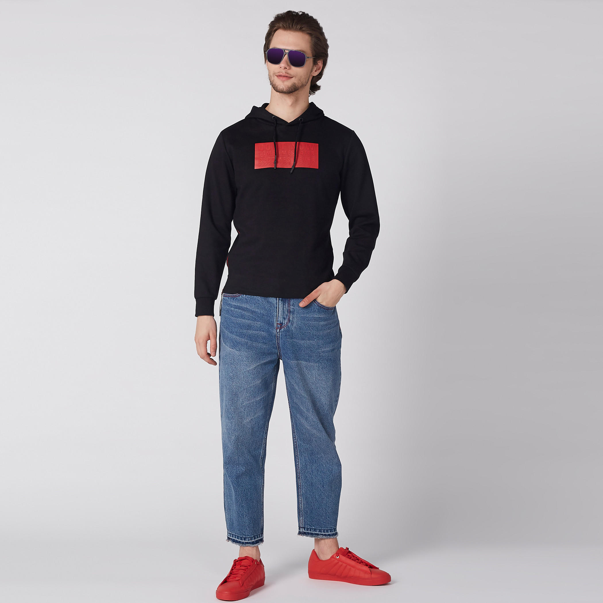 سويت شيرت بأكمام طويلة وقبعة وطبعات-men-winterwear-hoodiesandsweatshirts-image-3