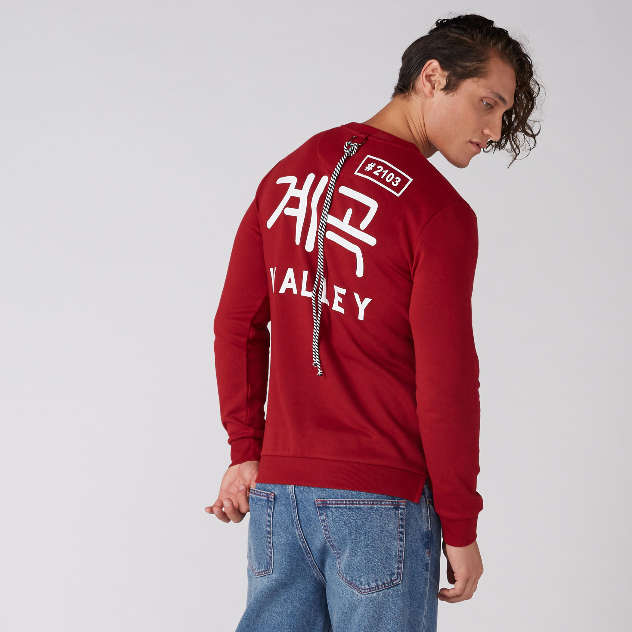 سريت شيرت بأكمام طويلة ورباط وطبعات-men-winterwear-hoodiesandsweatshirts-image-1