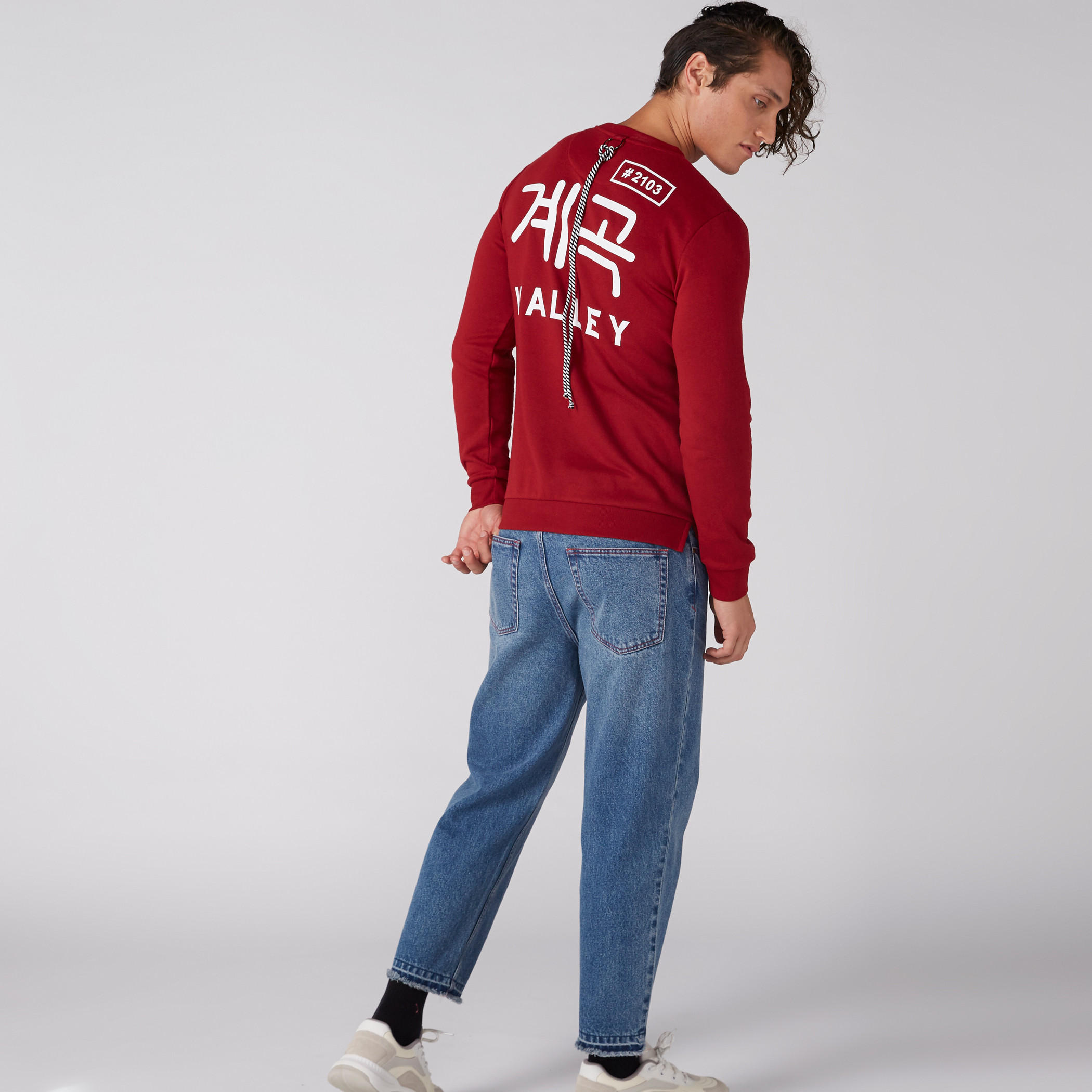 سريت شيرت بأكمام طويلة ورباط وطبعات-men-winterwear-hoodiesandsweatshirts-image-3