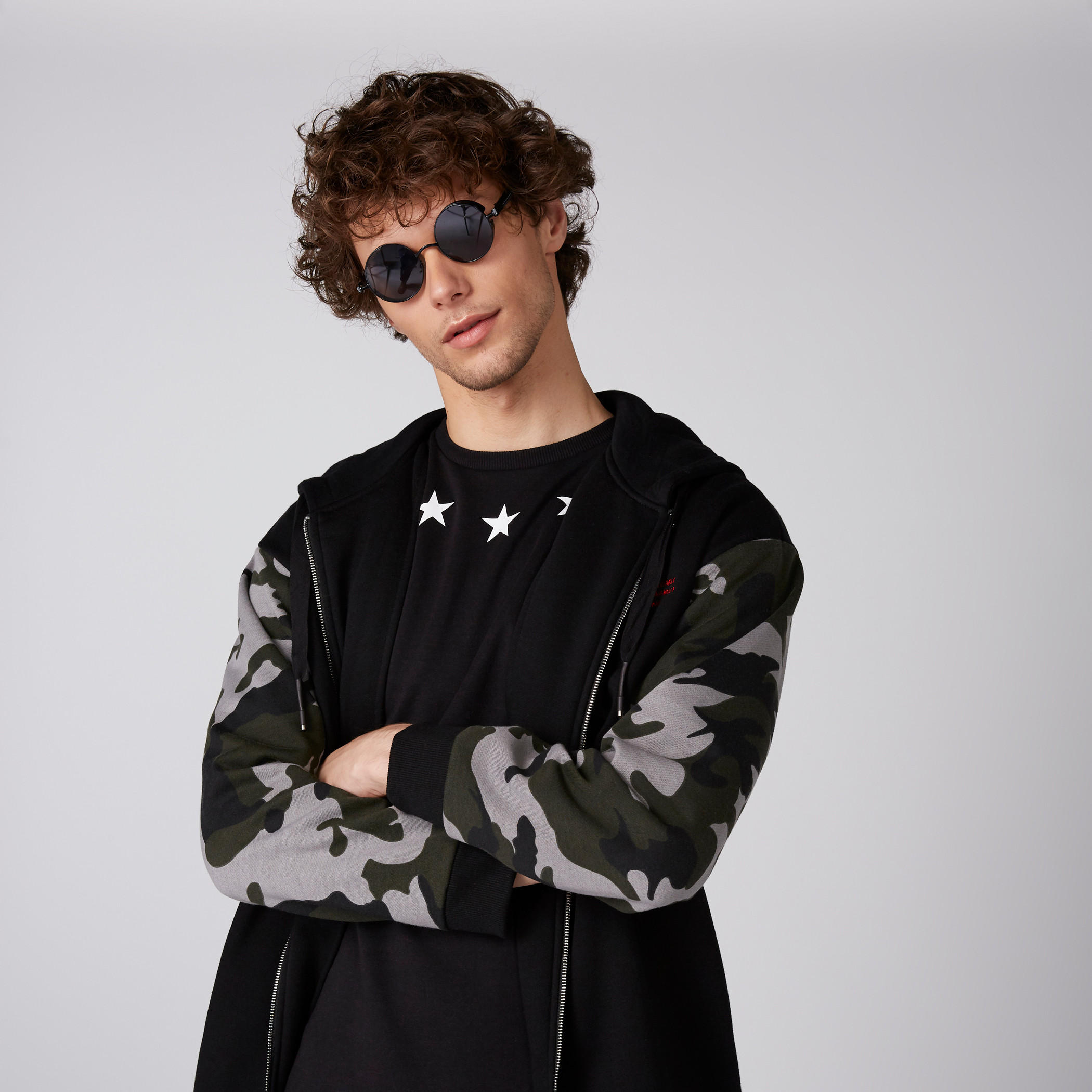جاكيت بأكمام طويلة وقبعة وطبعات-men-clothing-jacketsandblazers-jackets-image-1
