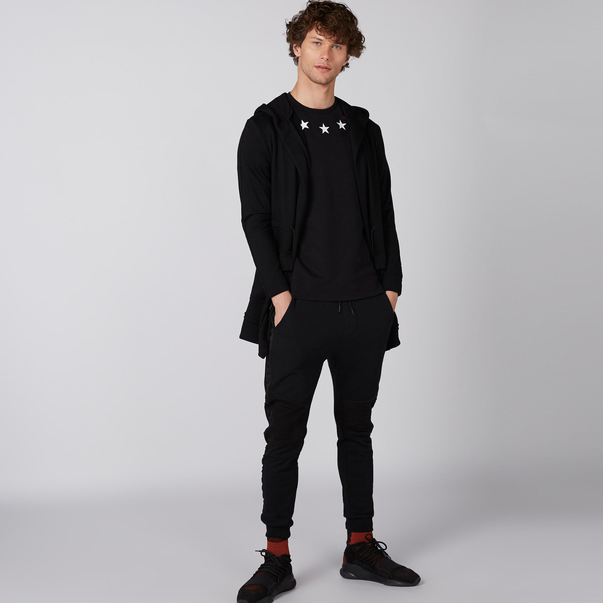 تيشيرت بأكمام قصيرة وياقة ضيقة وطبعات-men-clothing-tshirtsandpolos-tshirts-image-4