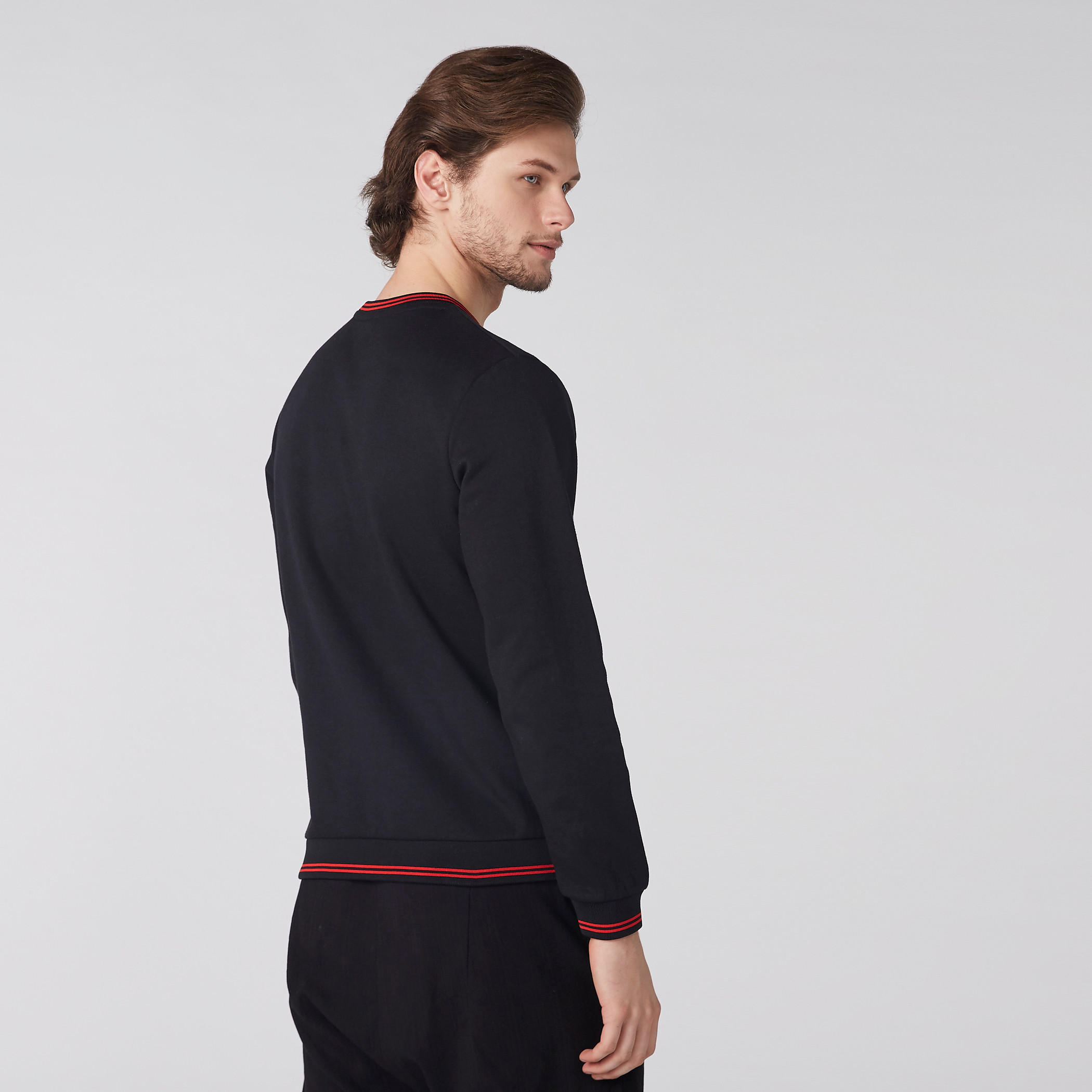 سويت شيرت بياقة مستديرة وأكمام طويلة وطبعات-men-winterwear-hoodiesandsweatshirts-image-2