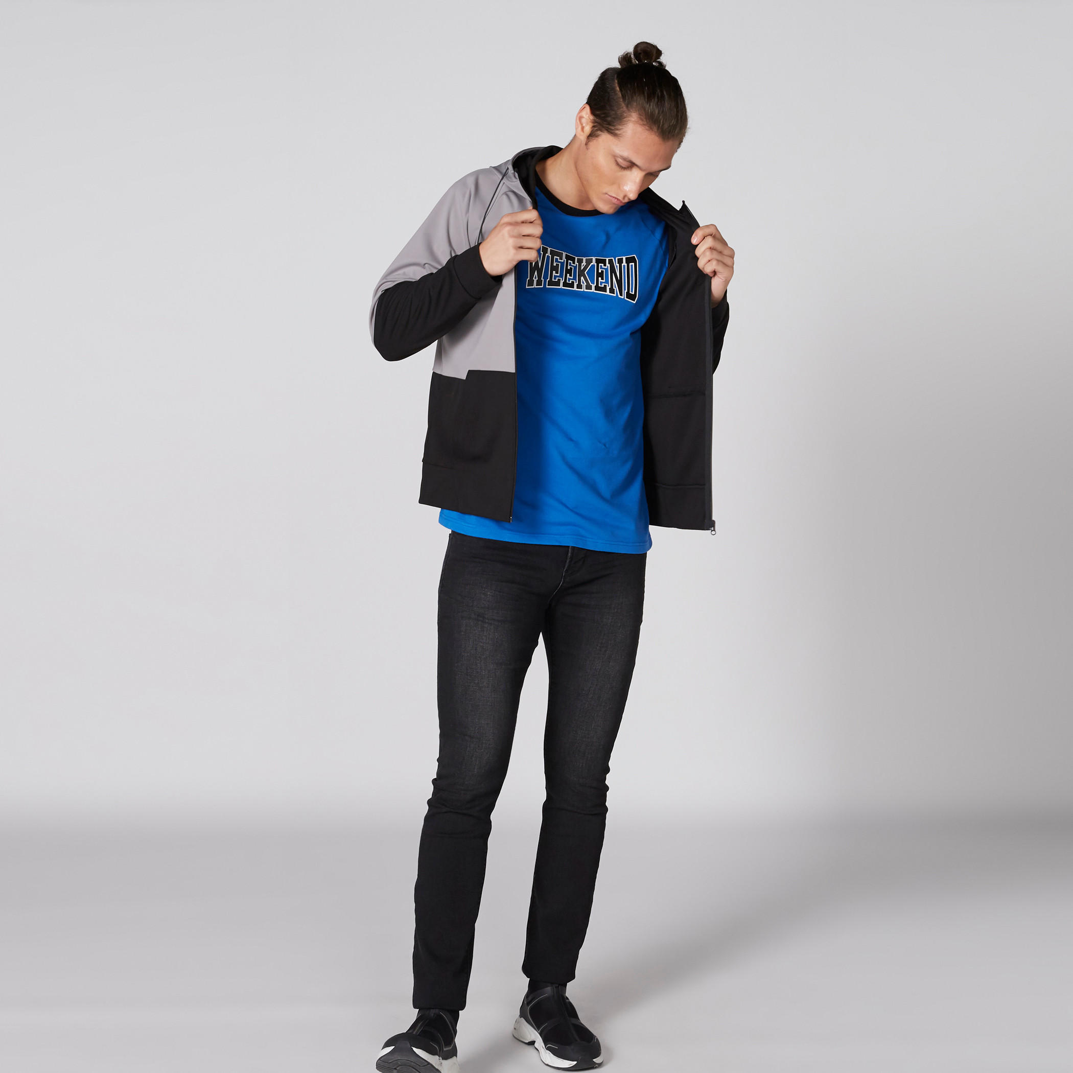 تيشيرت بياقة ضيّقة وأكمام قصيرة وطبعات-men-clothing-tshirtsandpolos-tshirts-image-3