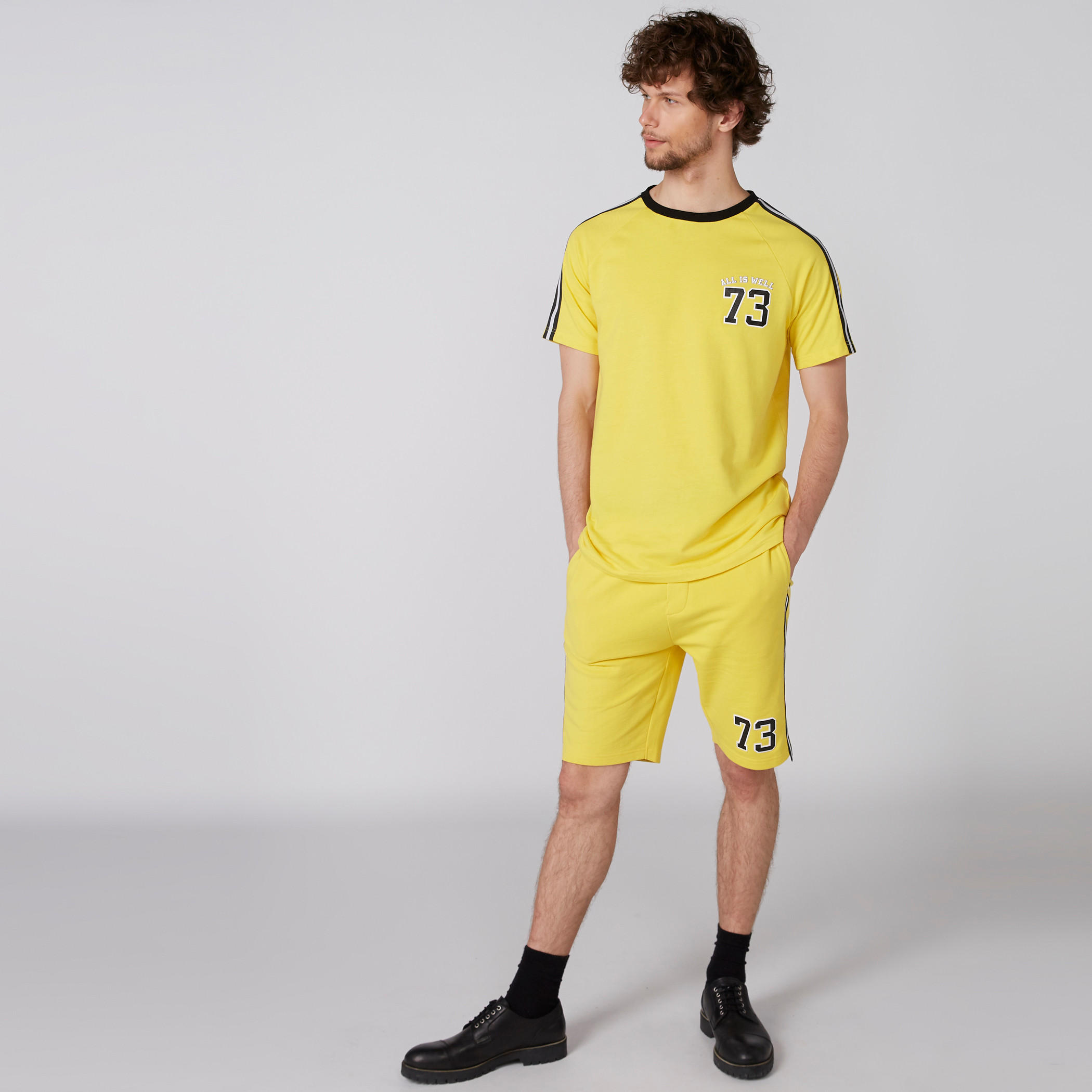 شورت بخصر مطّاطي وجيوب-men-clothing-bottoms-shorts-image-1