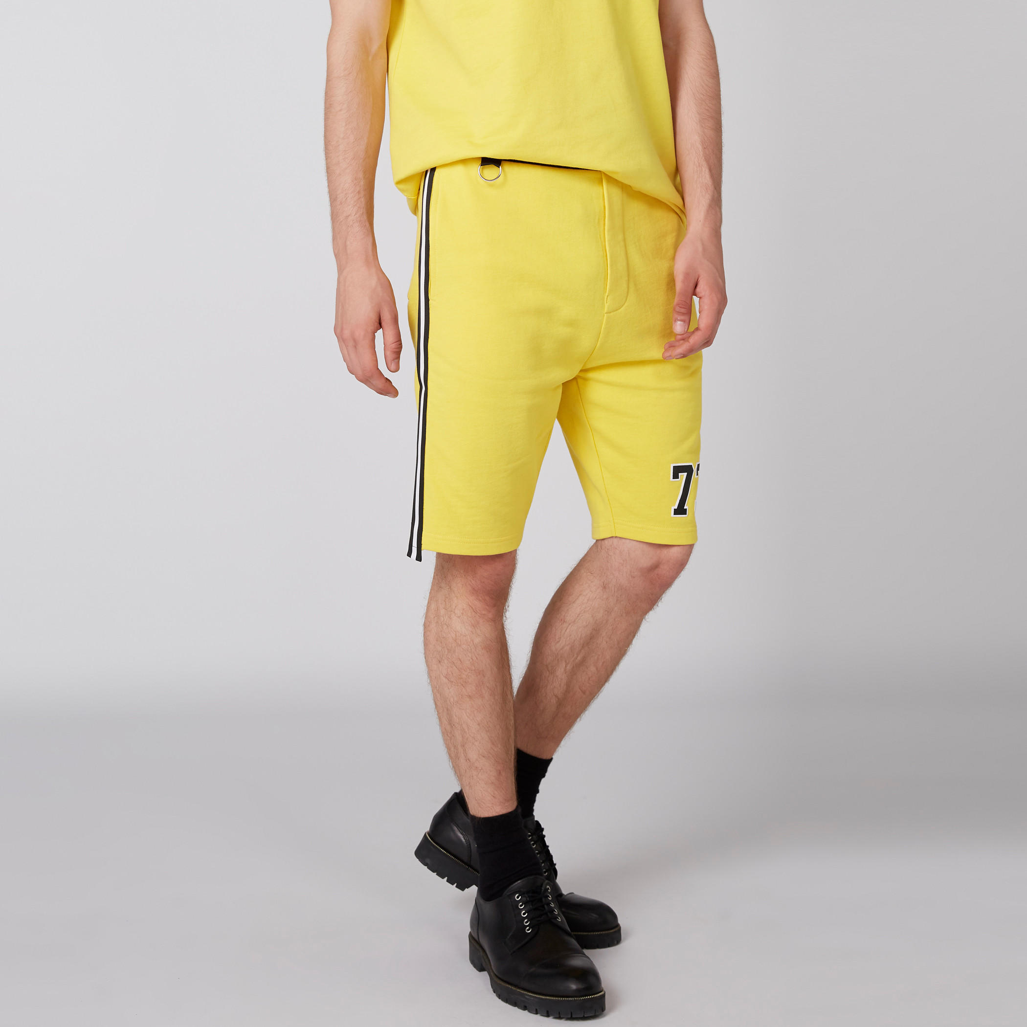 شورت بخصر مطّاطي وجيوب-men-clothing-bottoms-shorts-image-2