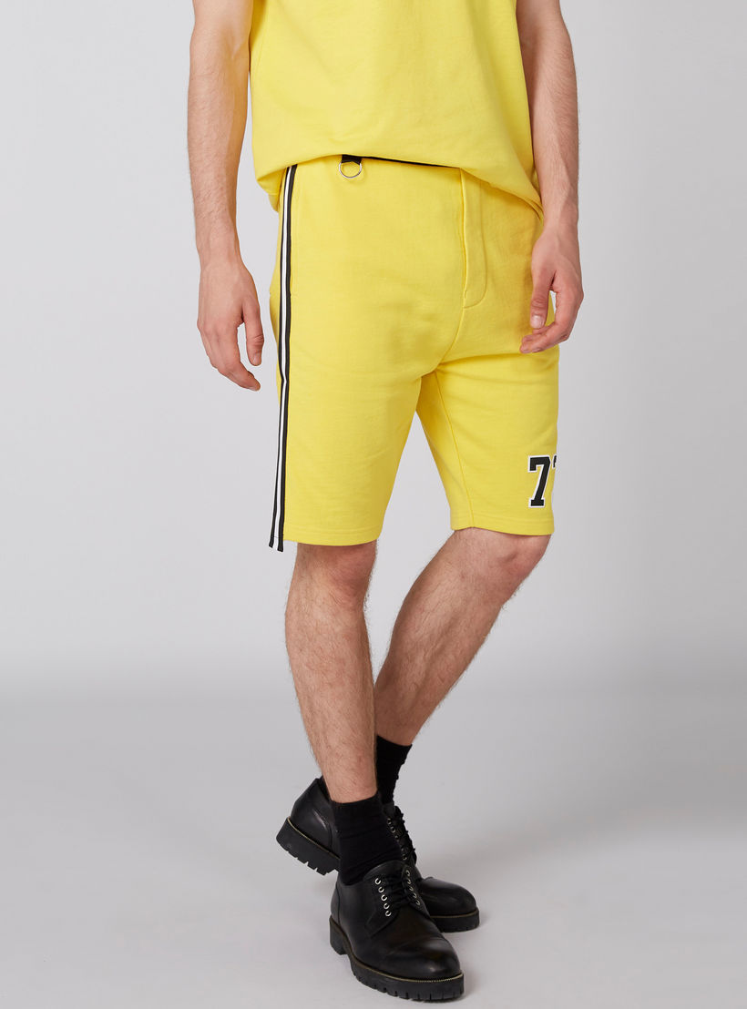 شورت بخصر مطّاطي وجيوب-men-clothing-bottoms-shorts-image-2