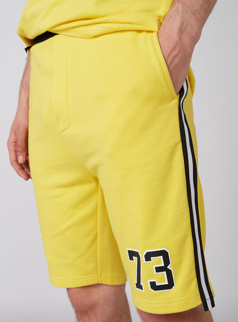 شورت بخصر مطّاطي وجيوب-men-clothing-bottoms-shorts-image-3