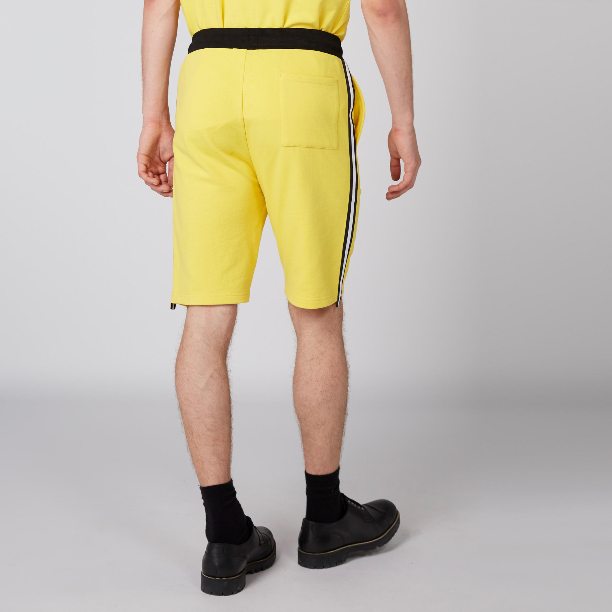 شورت بخصر مطّاطي وجيوب-men-clothing-bottoms-shorts-image-4