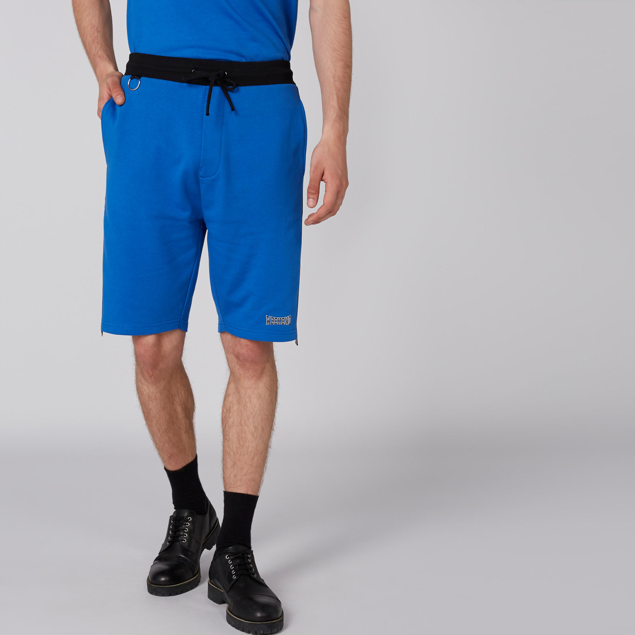 شورت بخصر مطّاطي وجيوب-men-clothing-bottoms-shorts-image-2