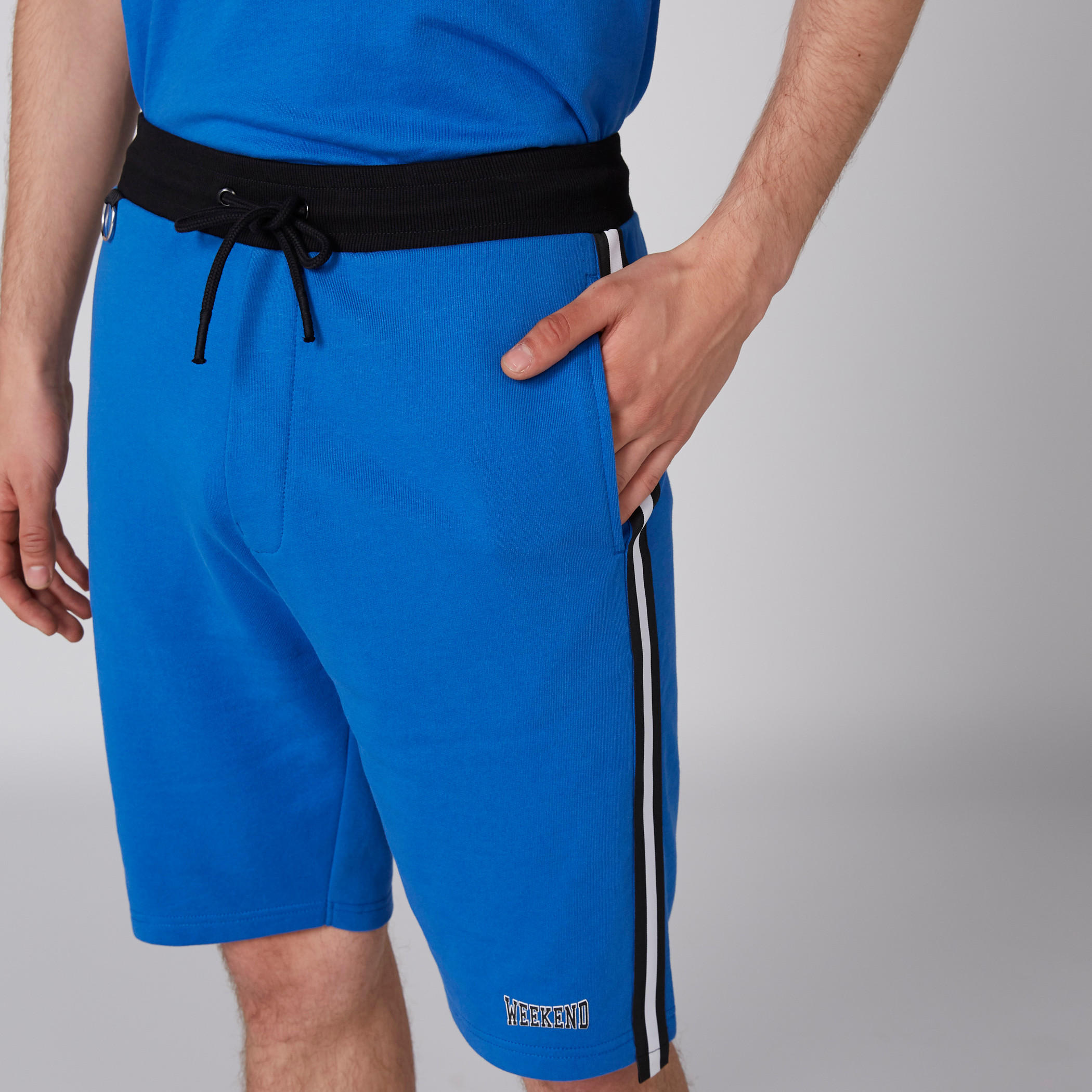 شورت بخصر مطّاطي وجيوب-men-clothing-bottoms-shorts-image-3
