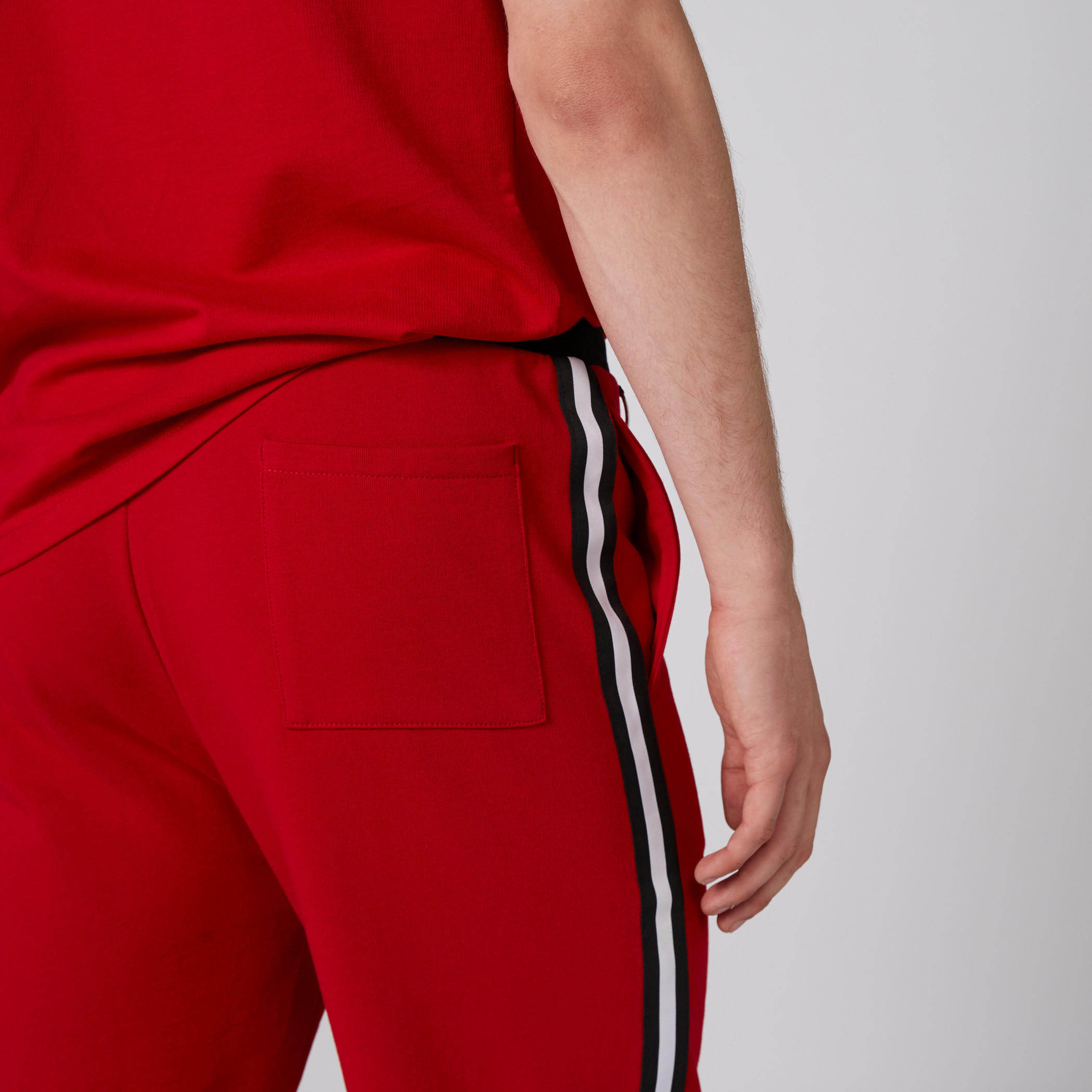 شورت بخصر مطّاطي وجيوب-men-clothing-bottoms-shorts-image-2