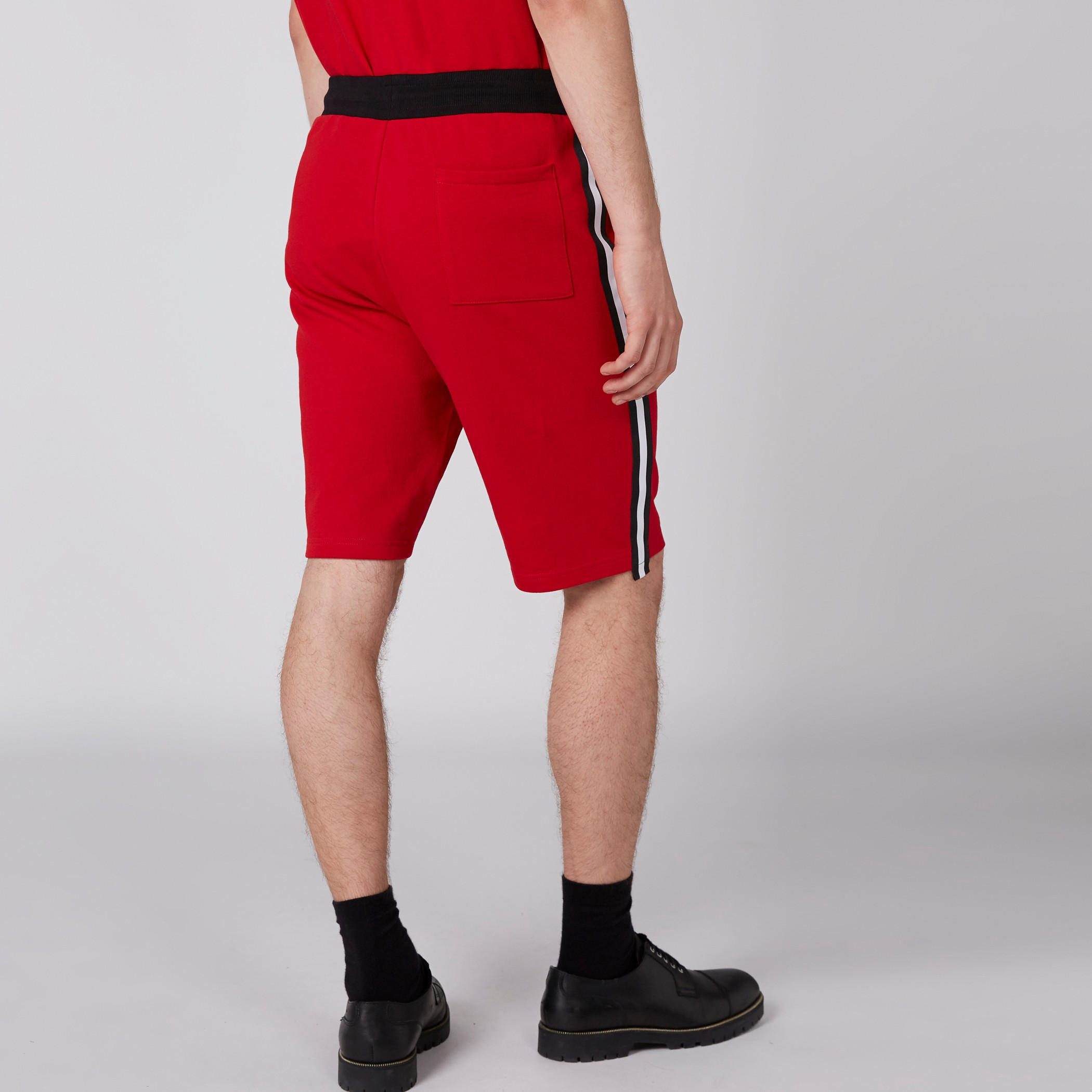 شورت بخصر مطّاطي وجيوب-men-clothing-bottoms-shorts-image-3