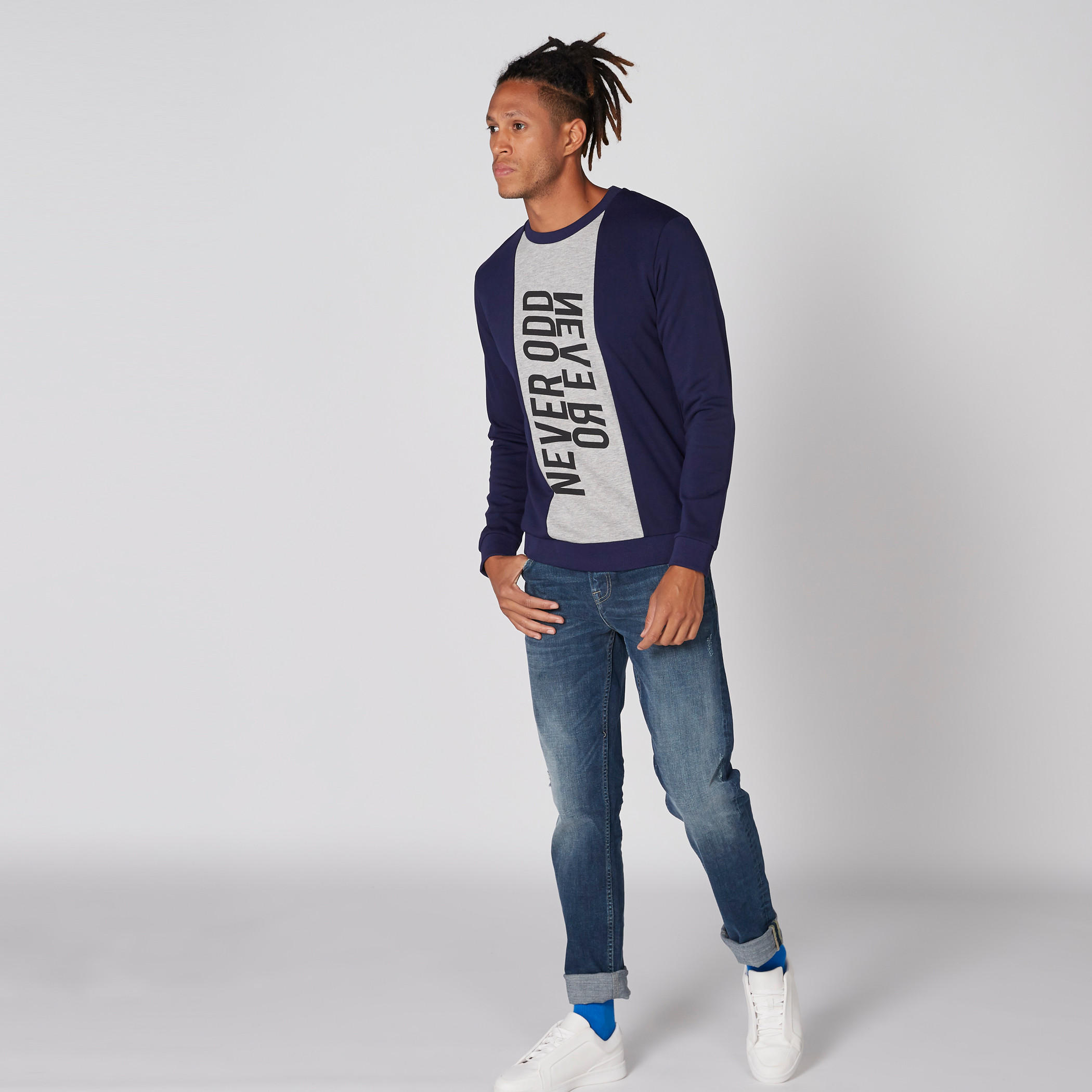 سويت شيرت بياقة ضيّقة وأكمام طويلة وطبعات-men-winterwear-hoodiesandsweatshirts-image-3