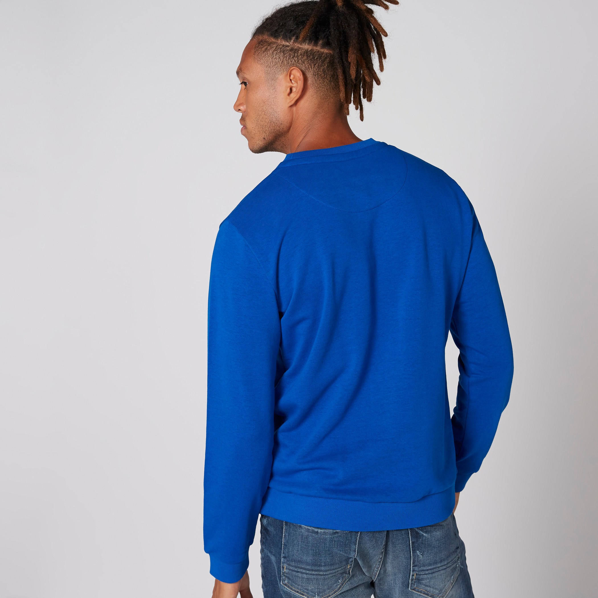 سويت شيرت بياقة ضيّقة وأكمام طويلة وطبعات-men-winterwear-hoodiesandsweatshirts-image-2