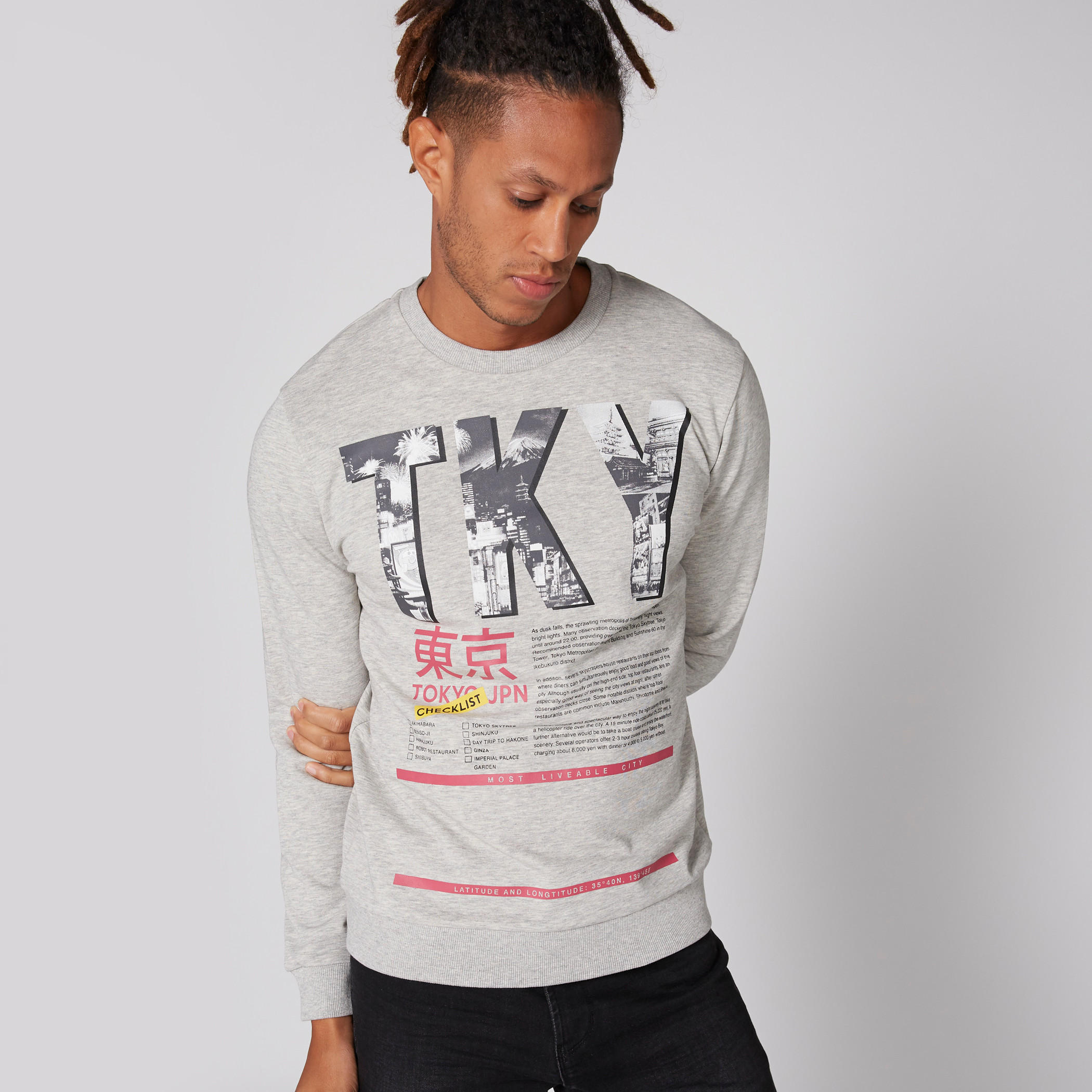 سويت شيرت بياقة ضيّقة وأكمام طويلة وطبعات-men-winterwear-hoodiesandsweatshirts-image-3