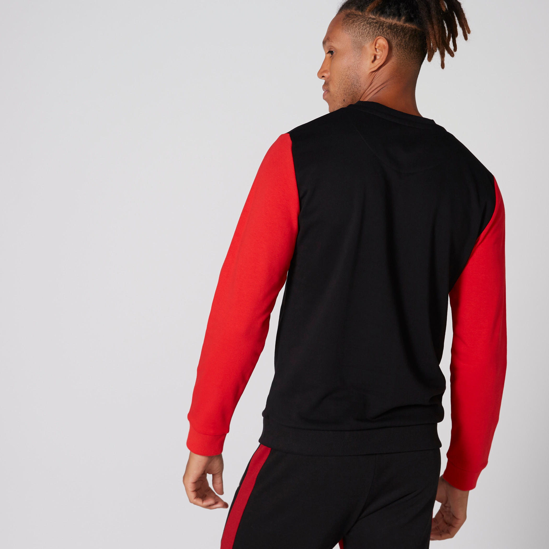 سويت شيرت بياقة ضيّقة وأكمام طويلة وطبعات-men-winterwear-hoodiesandsweatshirts-image-2
