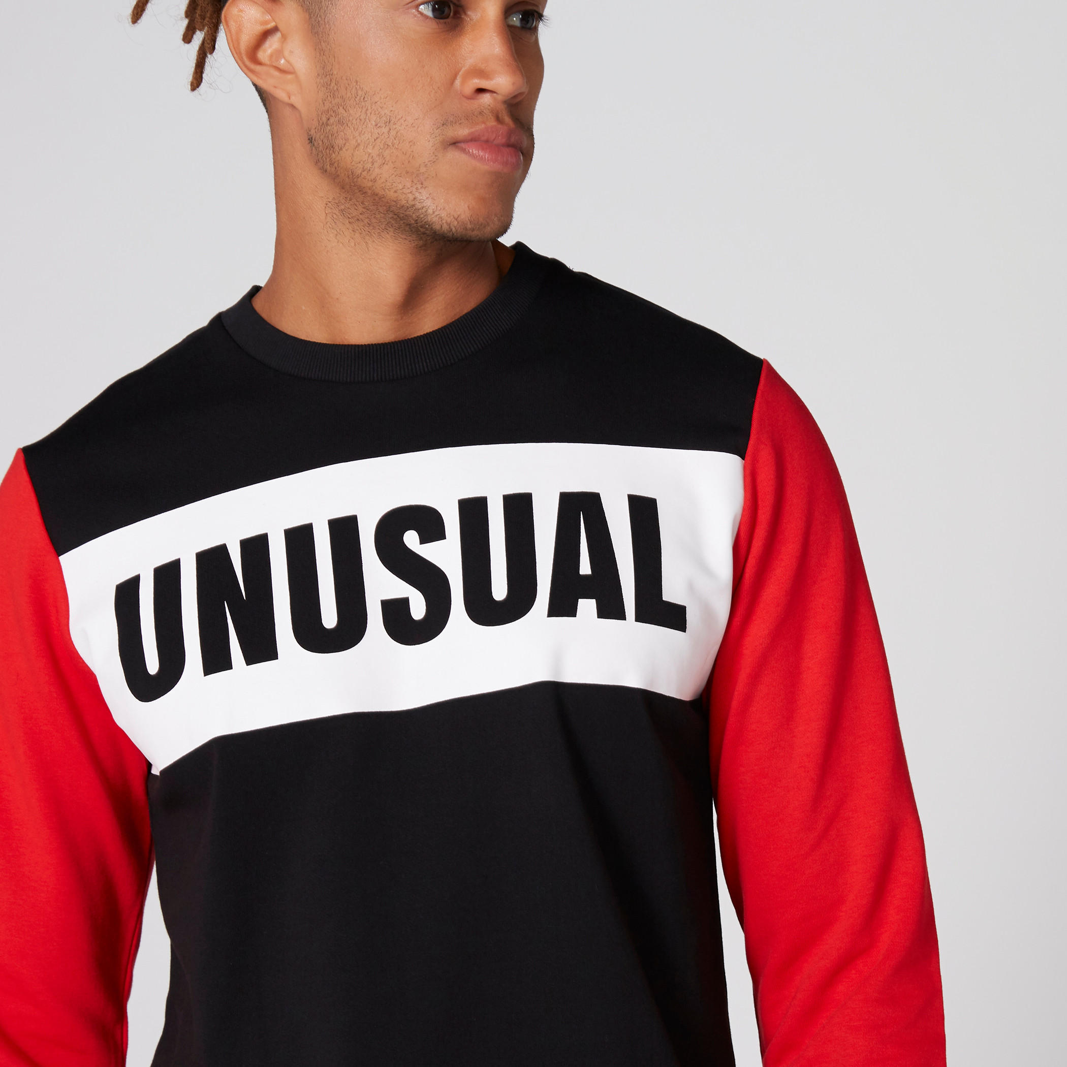 سويت شيرت بياقة ضيّقة وأكمام طويلة وطبعات-men-winterwear-hoodiesandsweatshirts-image-4
