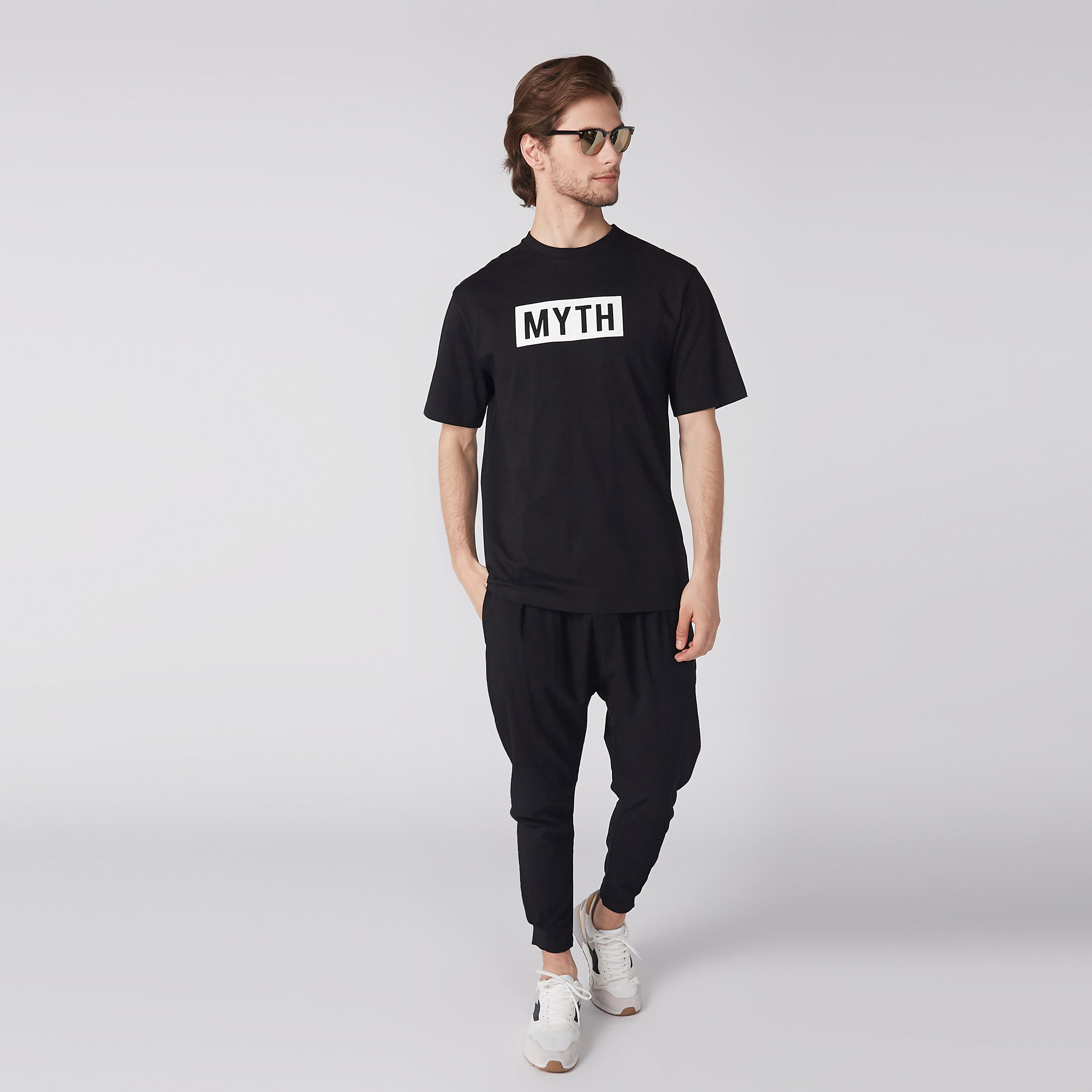 تيشيرت بياقة مستديرة وأكمام قصيرة وطبعات-men-clothing-tshirtsandpolos-tshirts-image-2