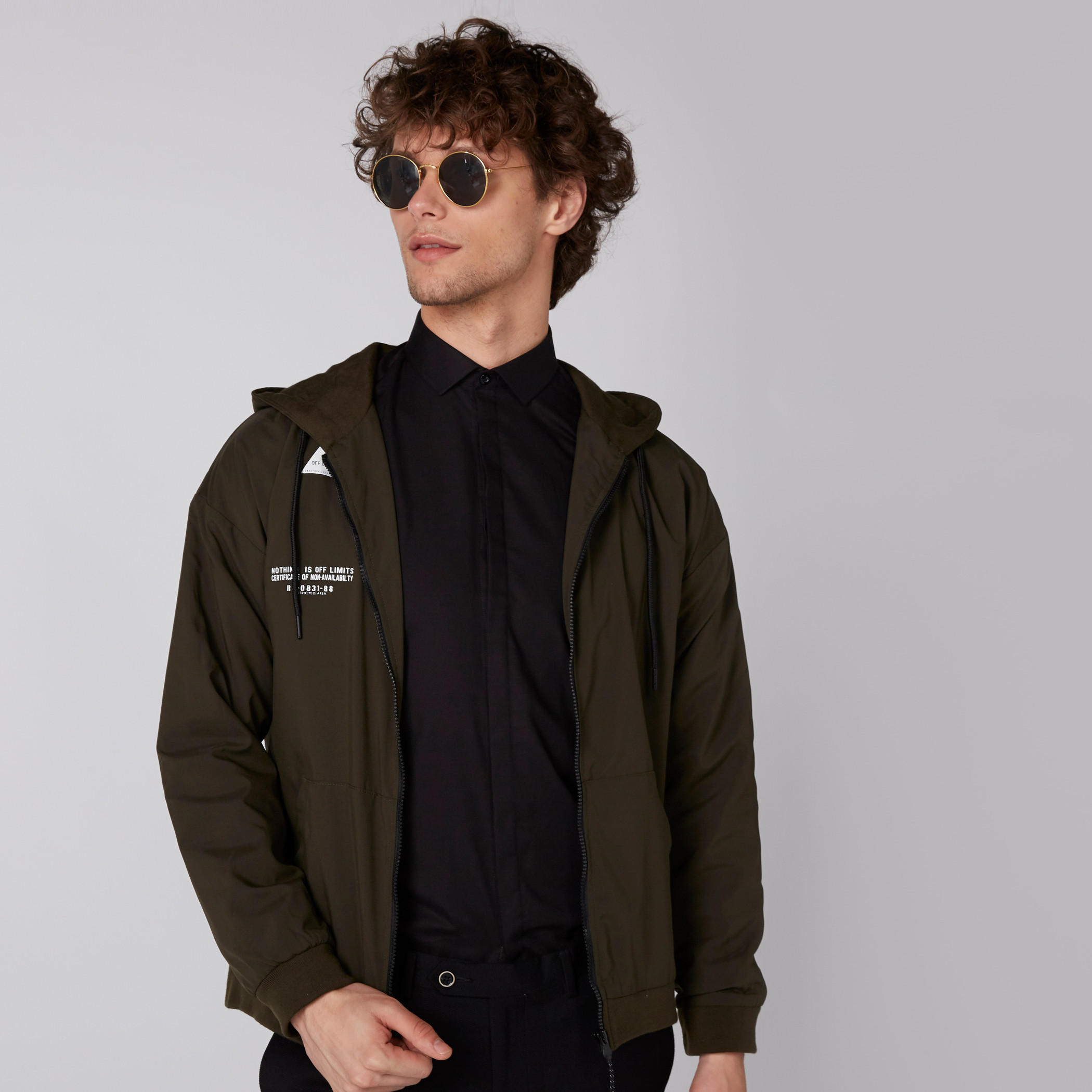 جاكيت بأكمام طويلة وقبعة وطبعات-men-clothing-jacketsandblazers-jackets-image-1