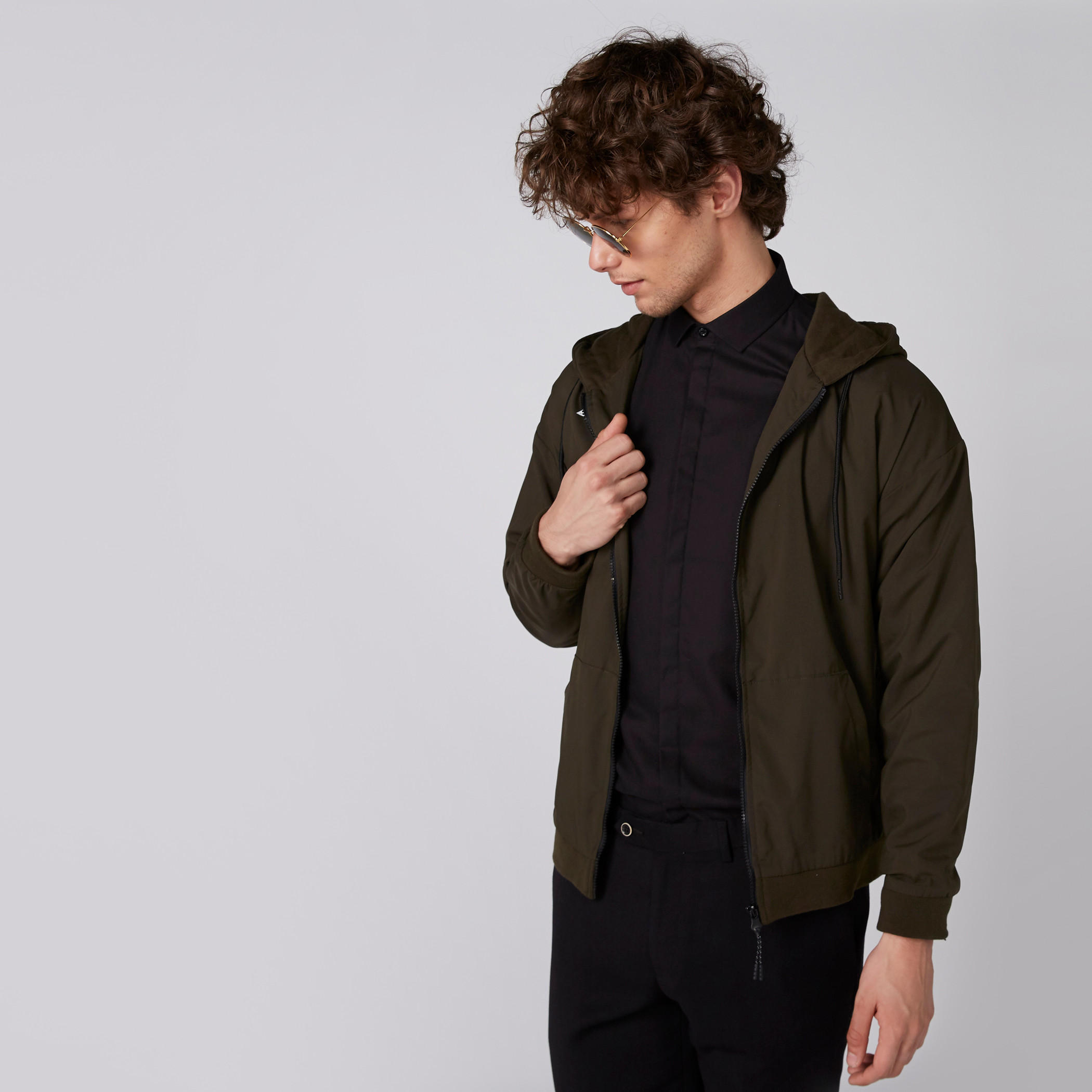 جاكيت بأكمام طويلة وقبعة وطبعات-men-clothing-jacketsandblazers-jackets-image-3