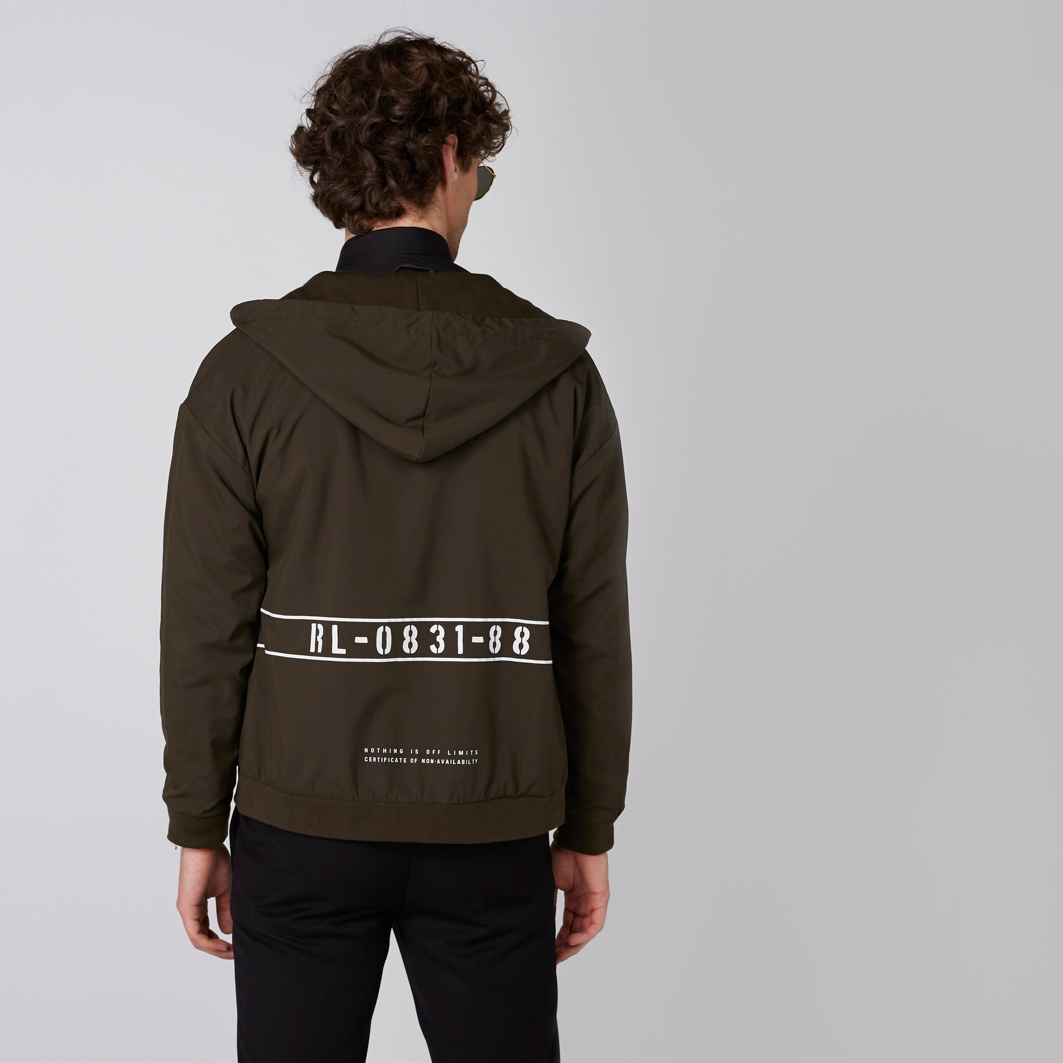 جاكيت بأكمام طويلة وقبعة وطبعات-men-clothing-jacketsandblazers-jackets-image-4