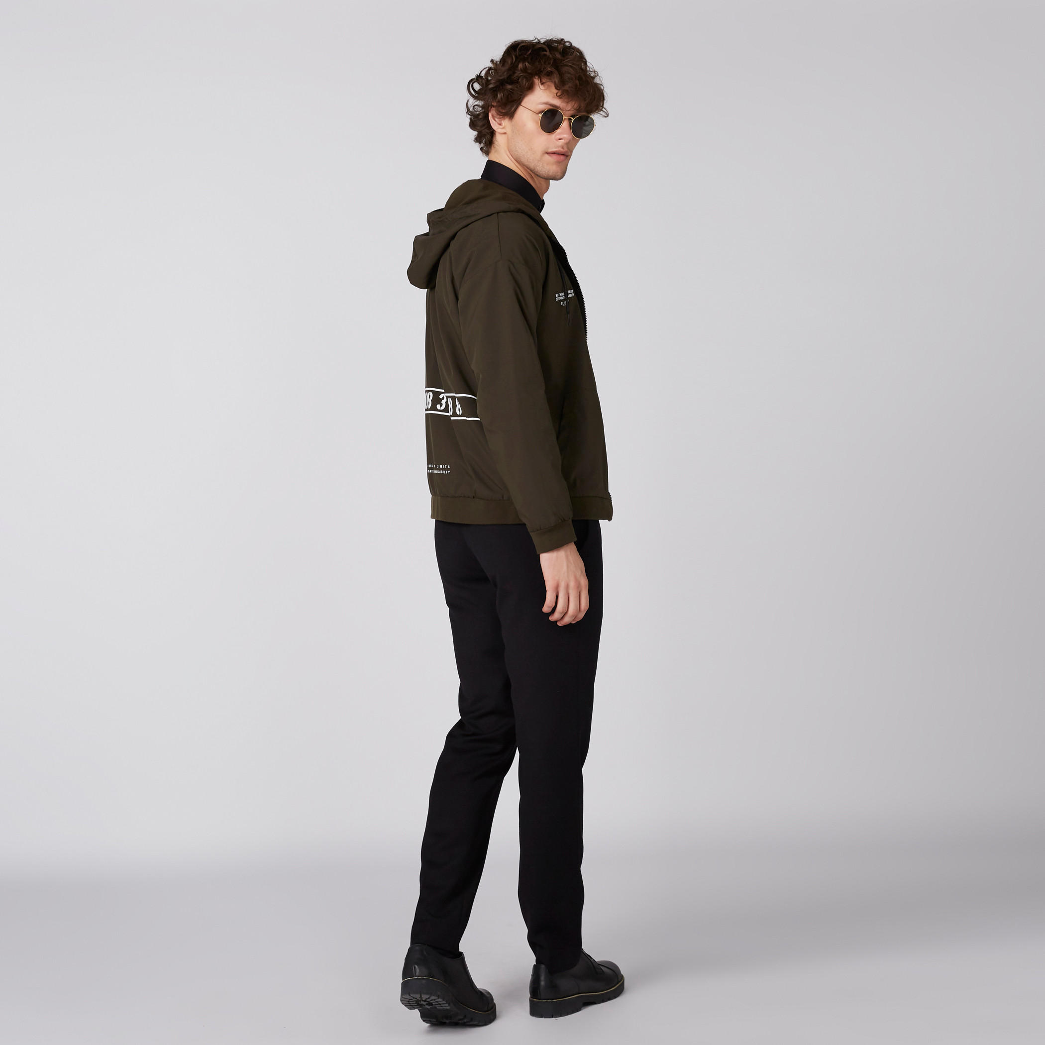 جاكيت بأكمام طويلة وقبعة وطبعات-men-clothing-jacketsandblazers-jackets-image-8