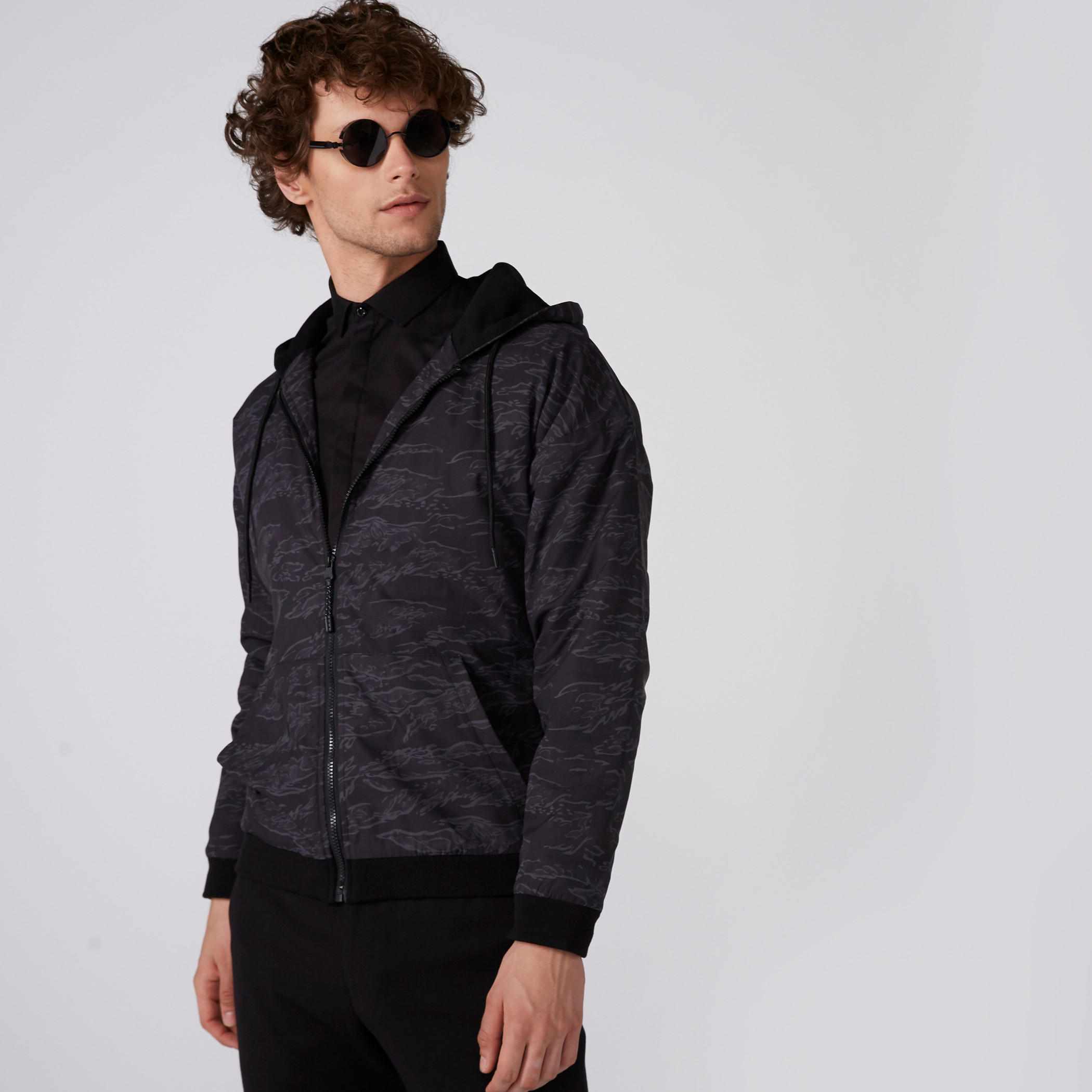 جاكيت بأكمام طويلة وقبعة وطبعات-men-clothing-jacketsandblazers-jackets-image-2