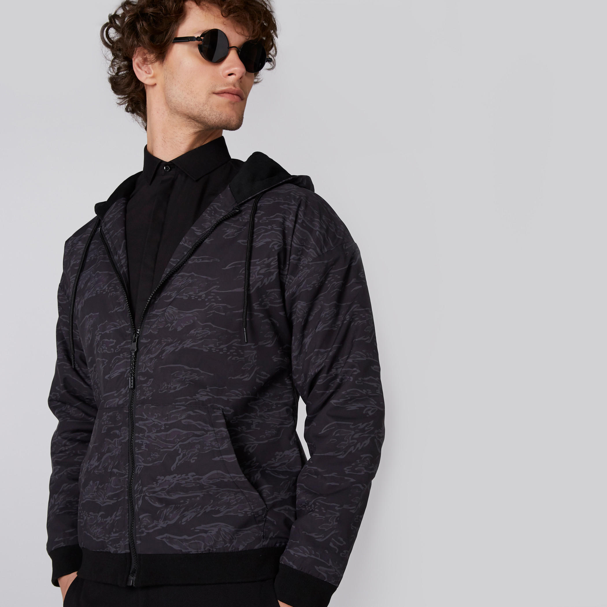 جاكيت بأكمام طويلة وقبعة وطبعات-men-clothing-jacketsandblazers-jackets-image-7
