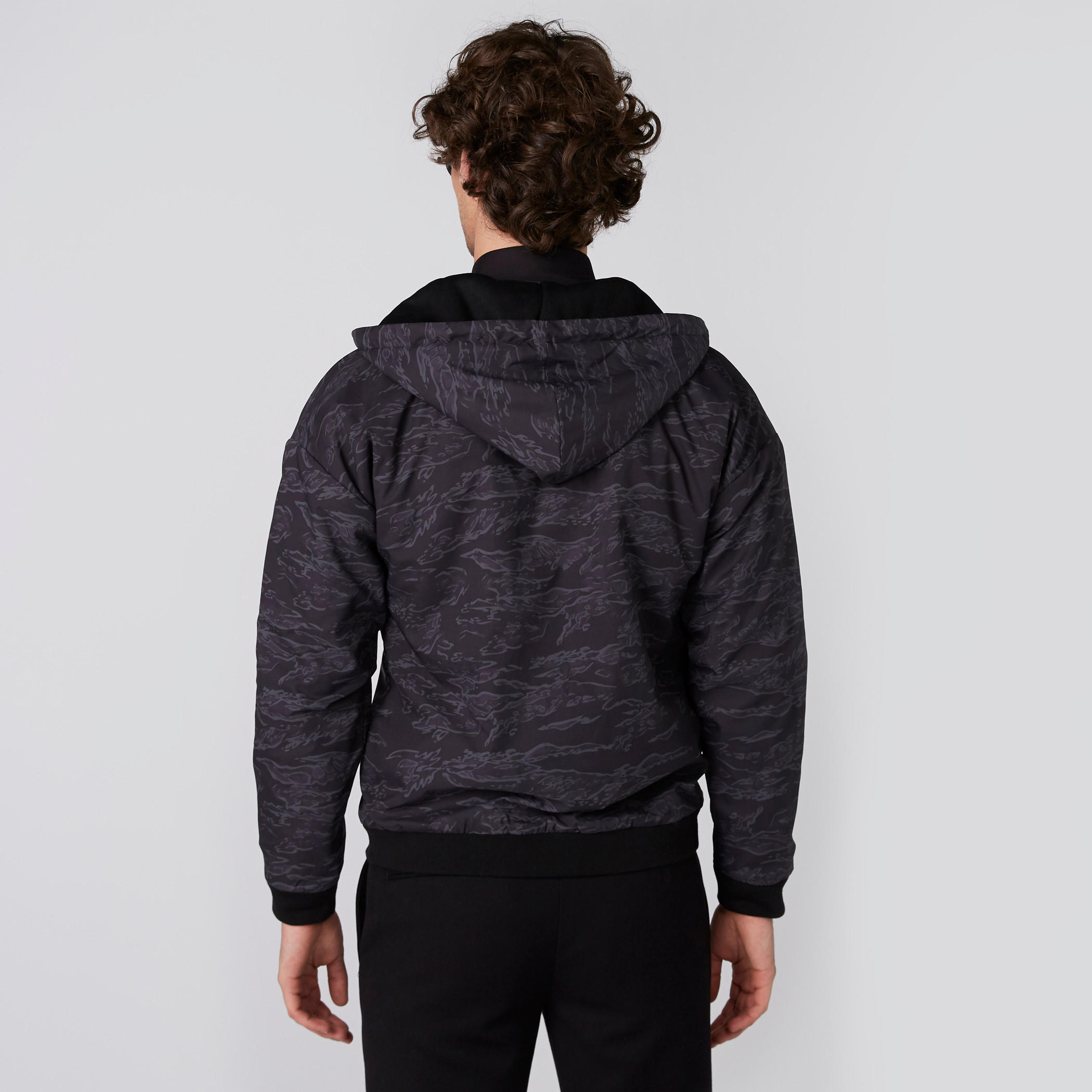 جاكيت بأكمام طويلة وقبعة وطبعات-men-clothing-jacketsandblazers-jackets-image-8