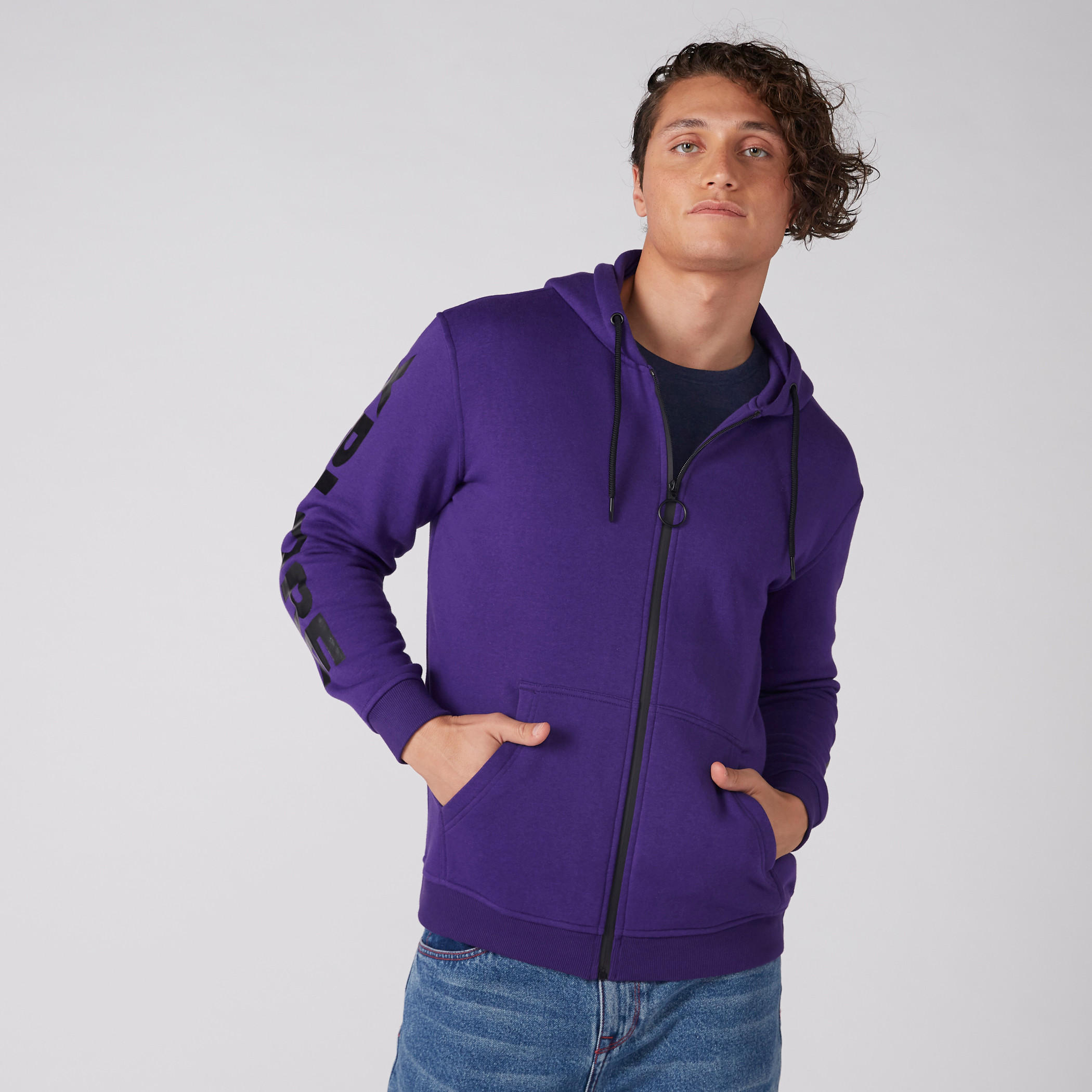 جاكيت بأكمام طويلة وسحّاب إغلاق وقبّعة-men-clothing-jacketsandblazers-jackets-image-1