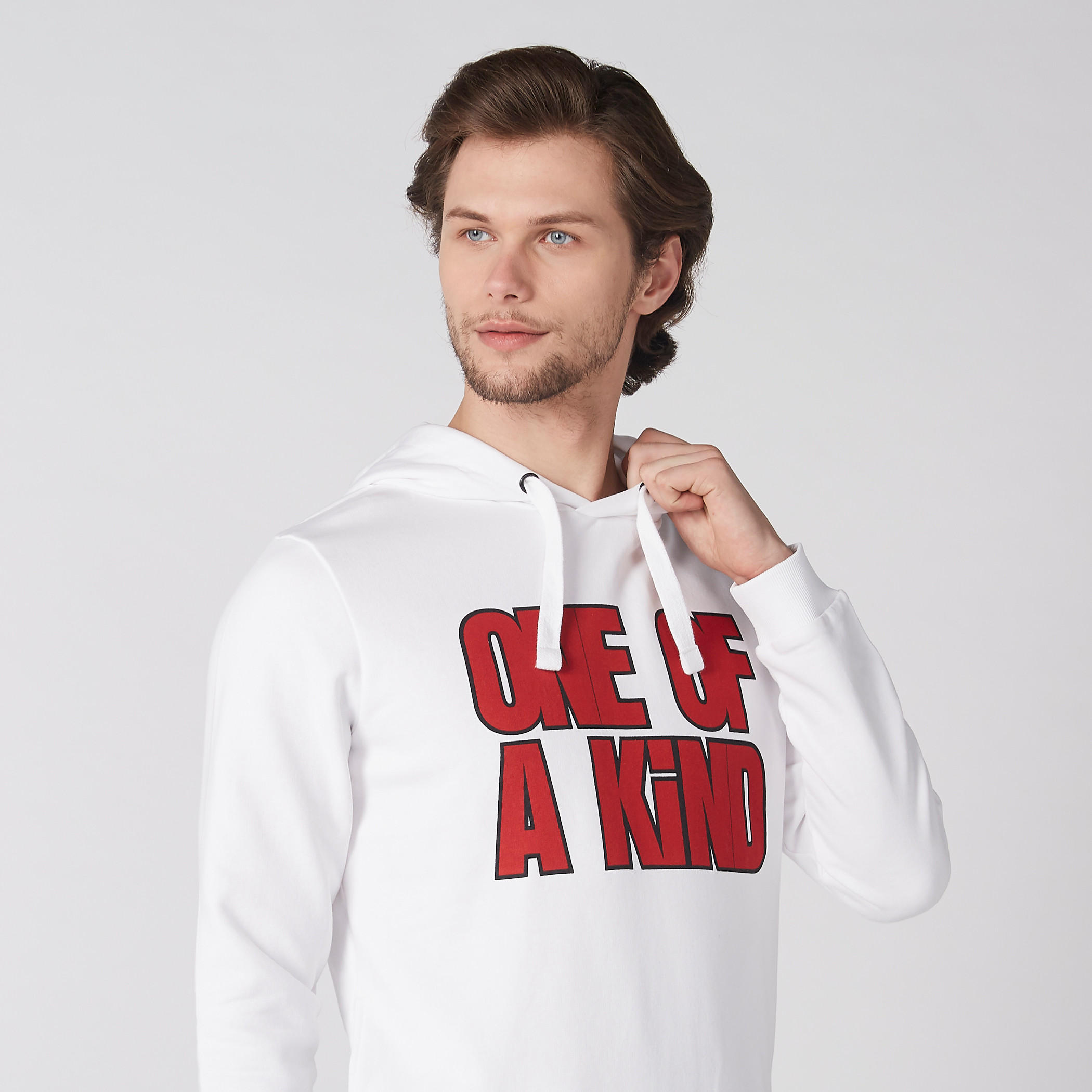 سويت شيرت بقبعة وأكمام طويلة وطبعات-men-winterwear-hoodiesandsweatshirts-image-3