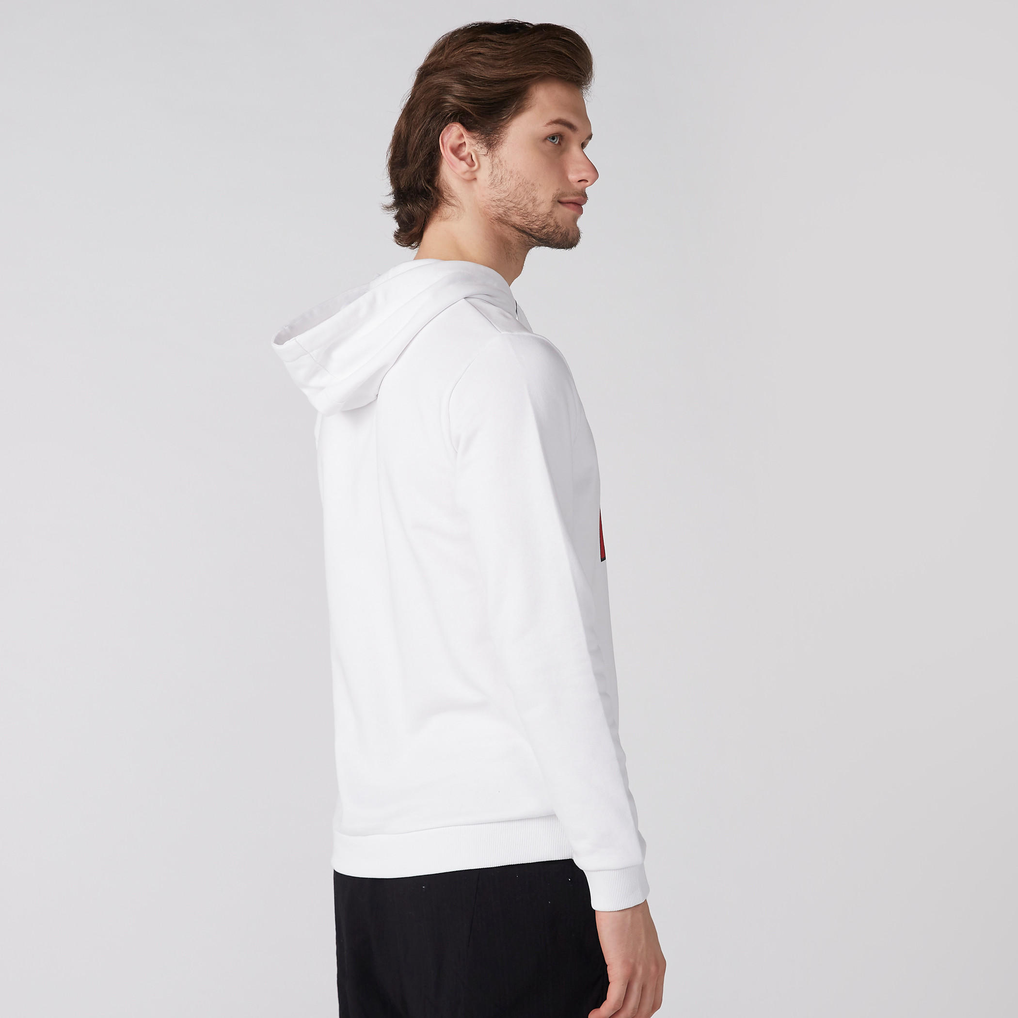 سويت شيرت بقبعة وأكمام طويلة وطبعات-men-winterwear-hoodiesandsweatshirts-image-1