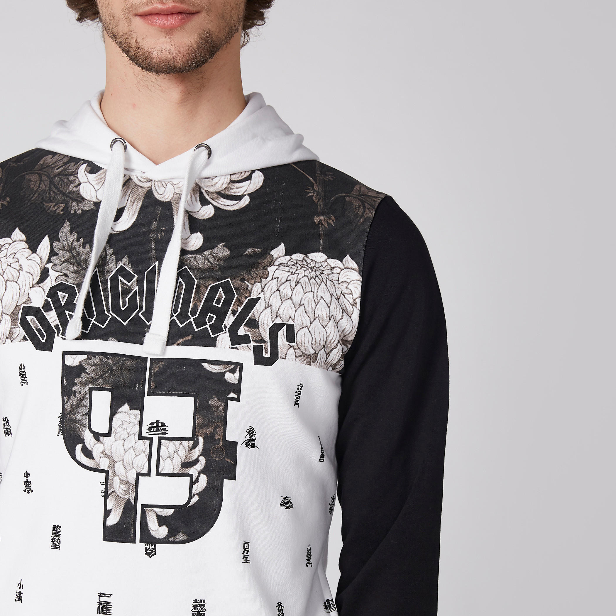 سويت شيرت بأكمام طويلة وقبعة وطبعات-men-winterwear-hoodiesandsweatshirts-image-3