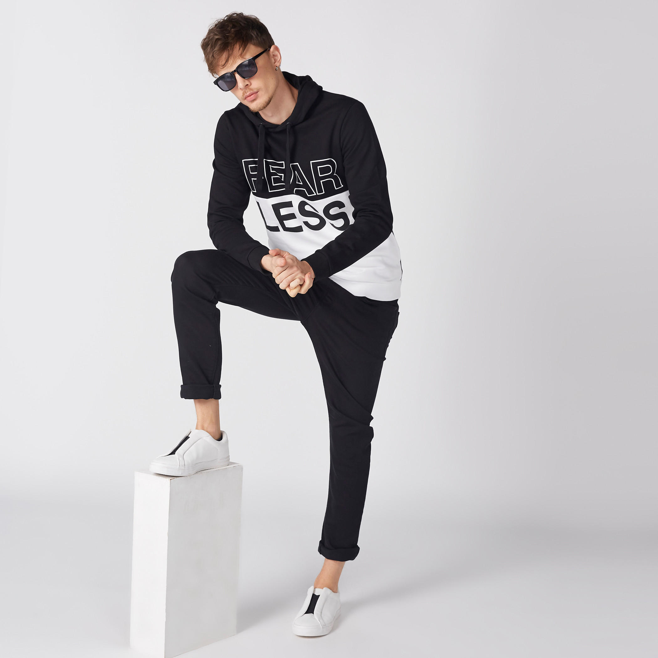 سويت شيرت بطبعات وأكمام طويلة وقبعة-men-winterwear-hoodiesandsweatshirts-image-3