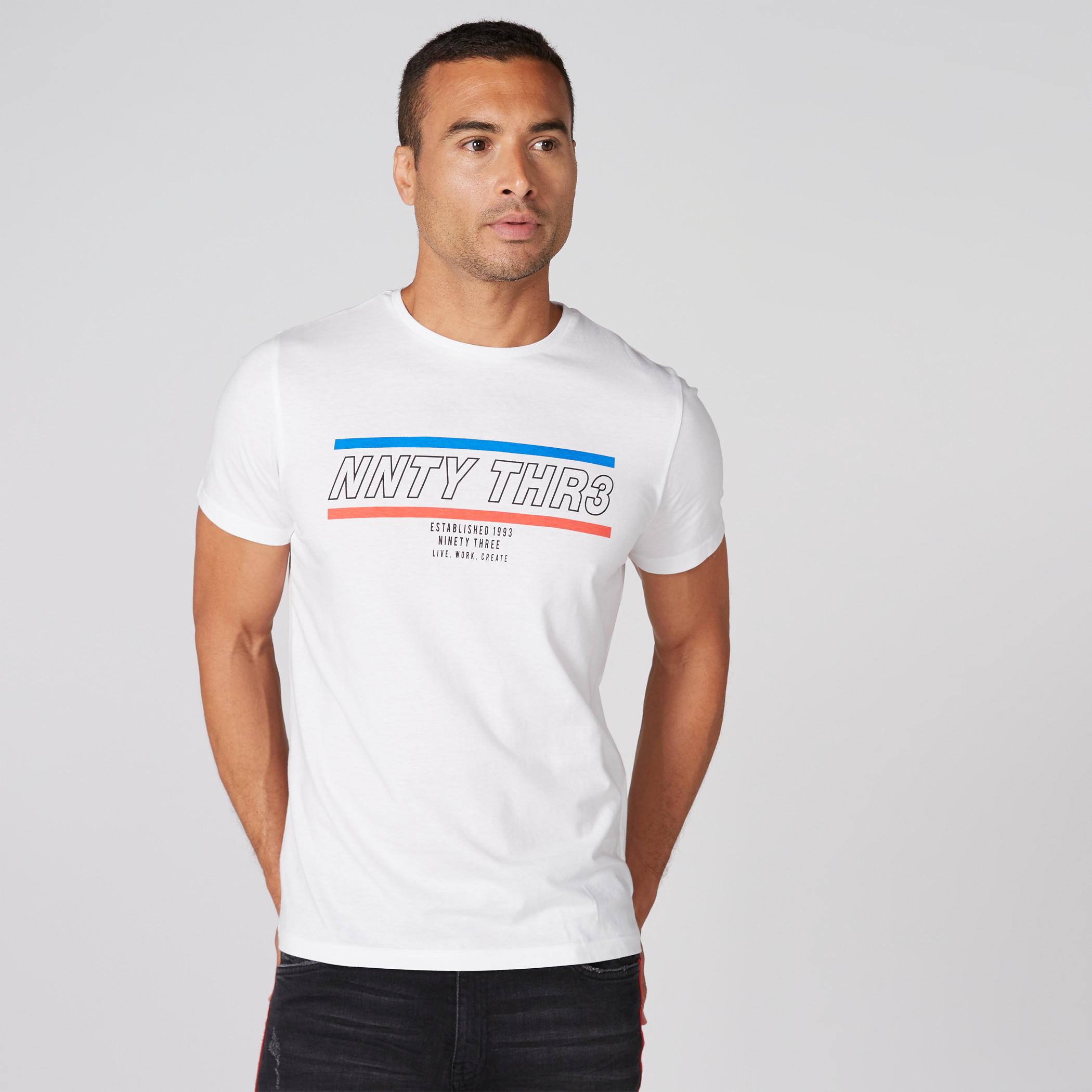 تيشيرت بياقة ضيّقة وأكمام قصيرة وطبعات-men-clothing-tshirtsandpolos-tshirts-image-1