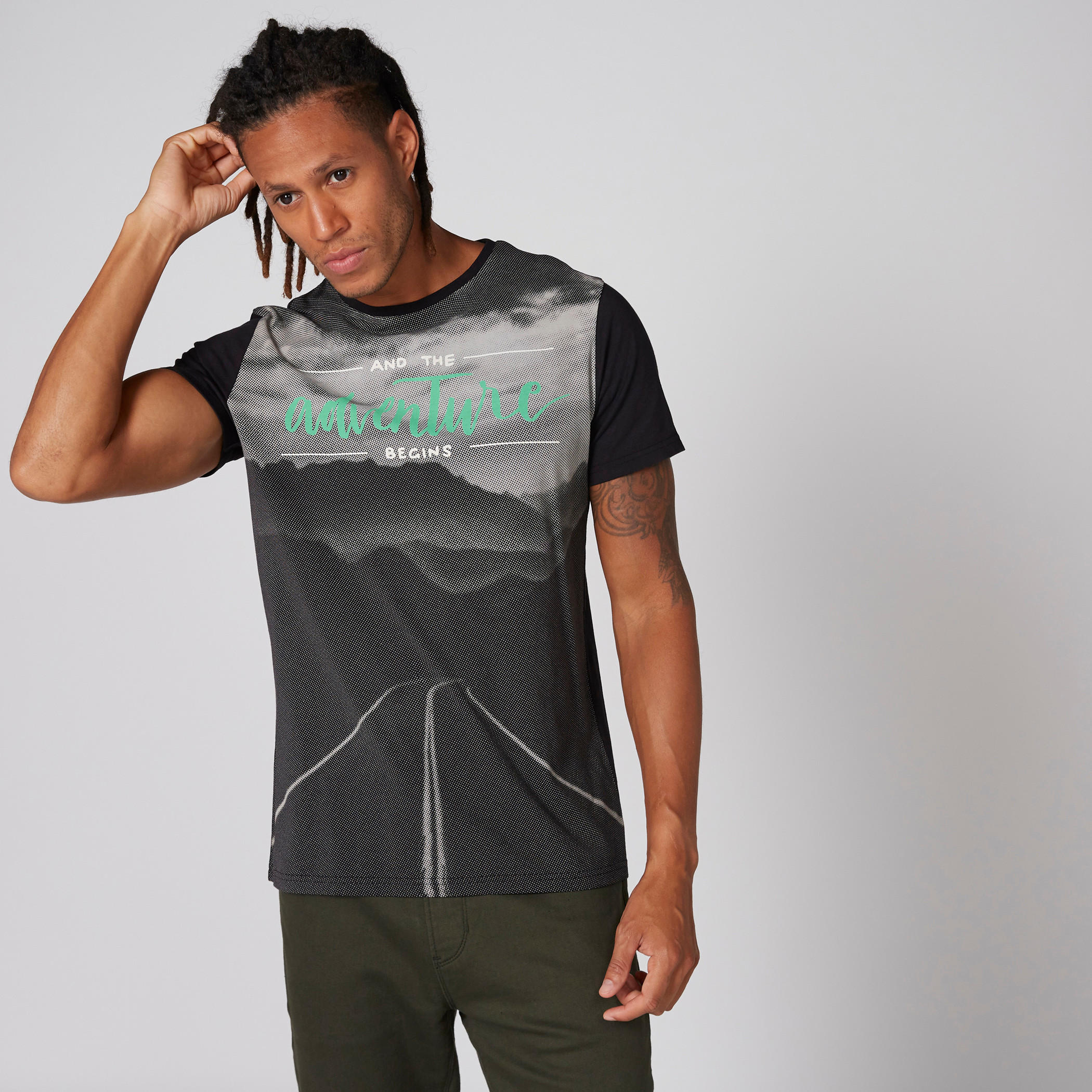 تيشيرت بياقة مستديرة وأكمام قصيرة وطبعات-men-clothing-tshirtsandpolos-tshirts-image-1