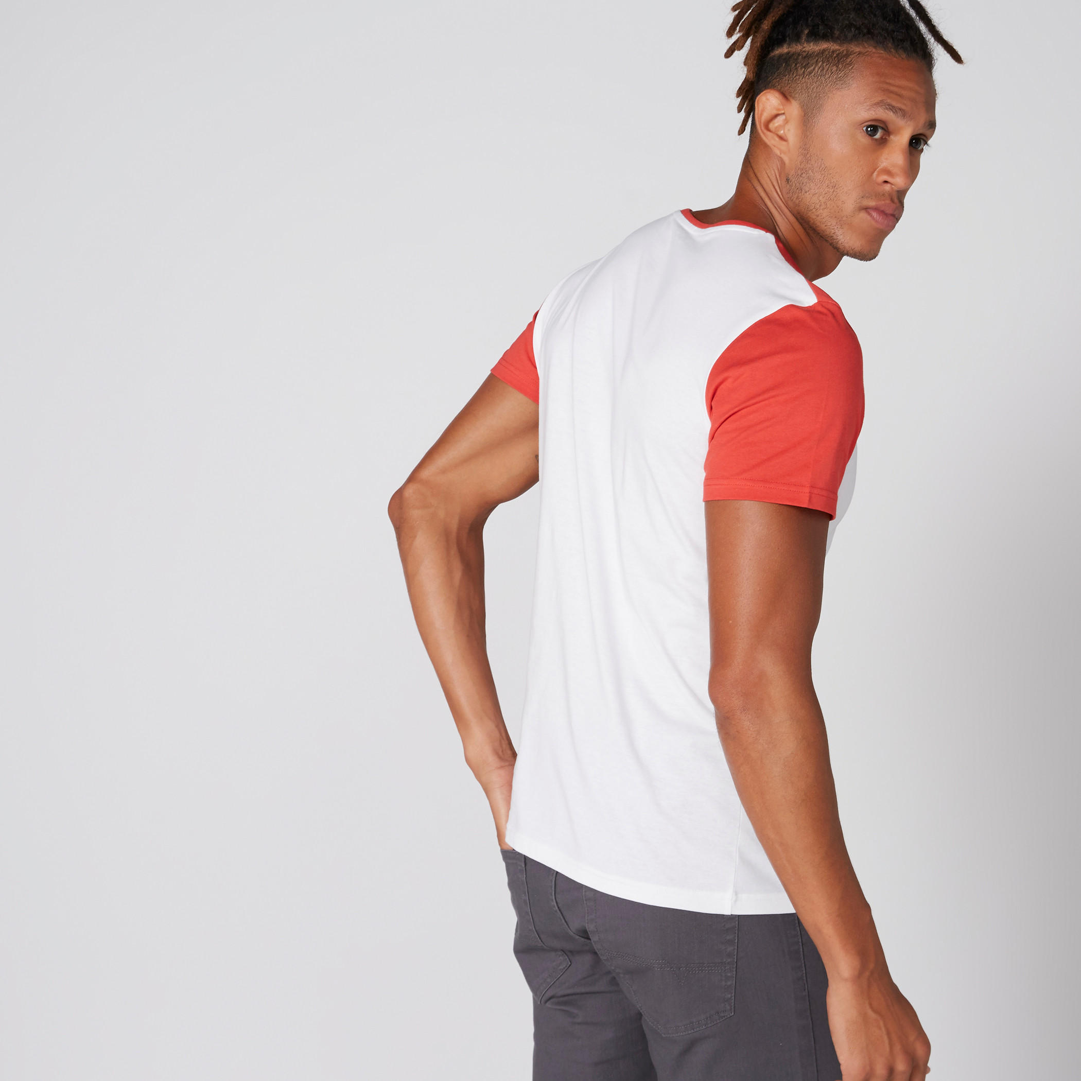تيشيرت بياقة مستديرة وأكمام قصيرة وطبعات-men-clothing-tshirtsandpolos-tshirts-image-2