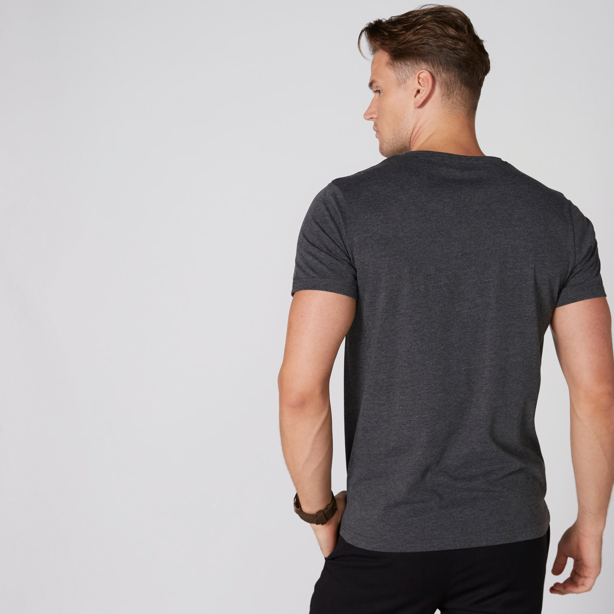 تيشيرت بياقة ضيّقة وأكمام قصيرة وطبعات-men-clothing-tshirtsandpolos-tshirts-image-2