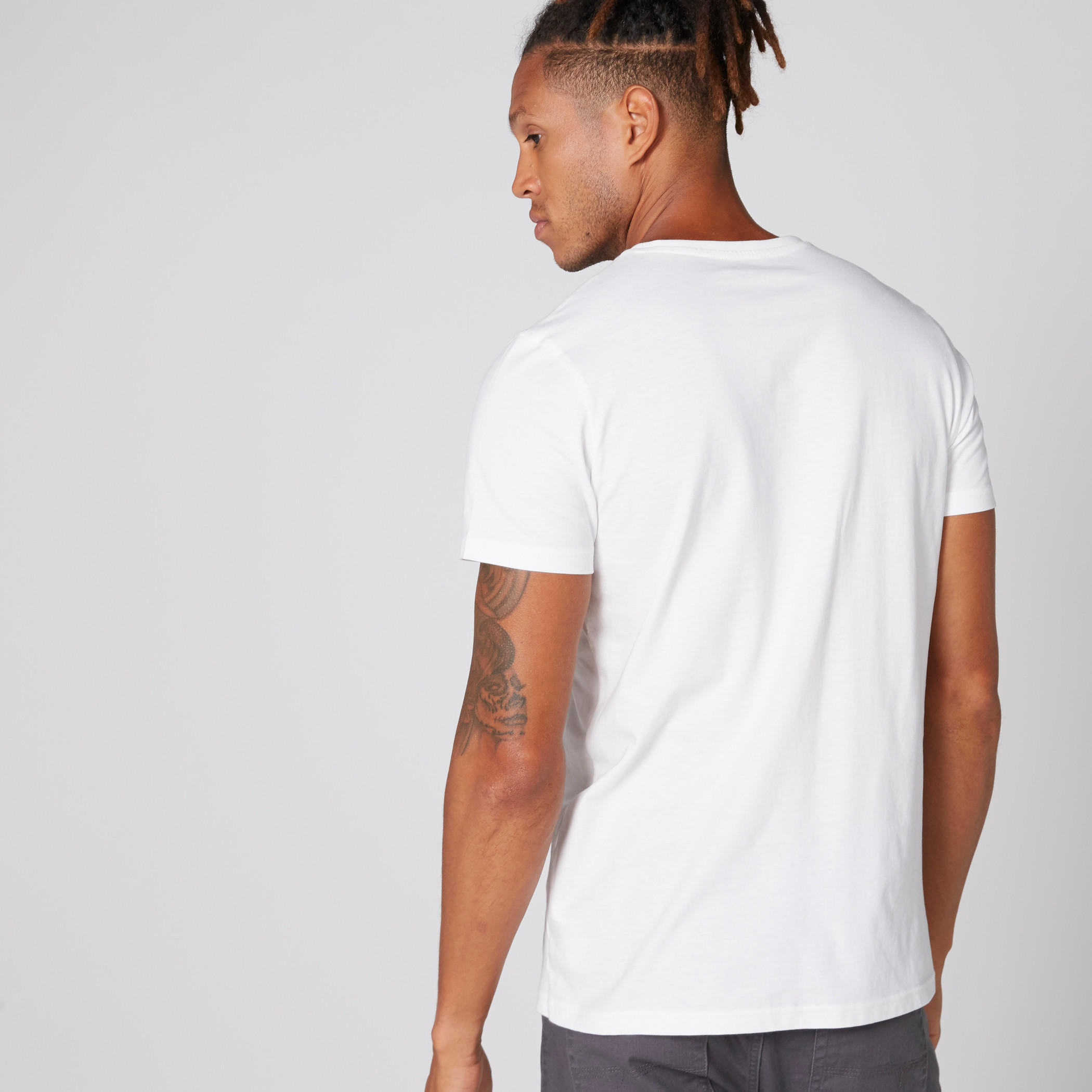 تيشيرت بياقة مستديرة وأكمام قصيرة وطبعات-men-clothing-tshirtsandpolos-tshirts-image-2