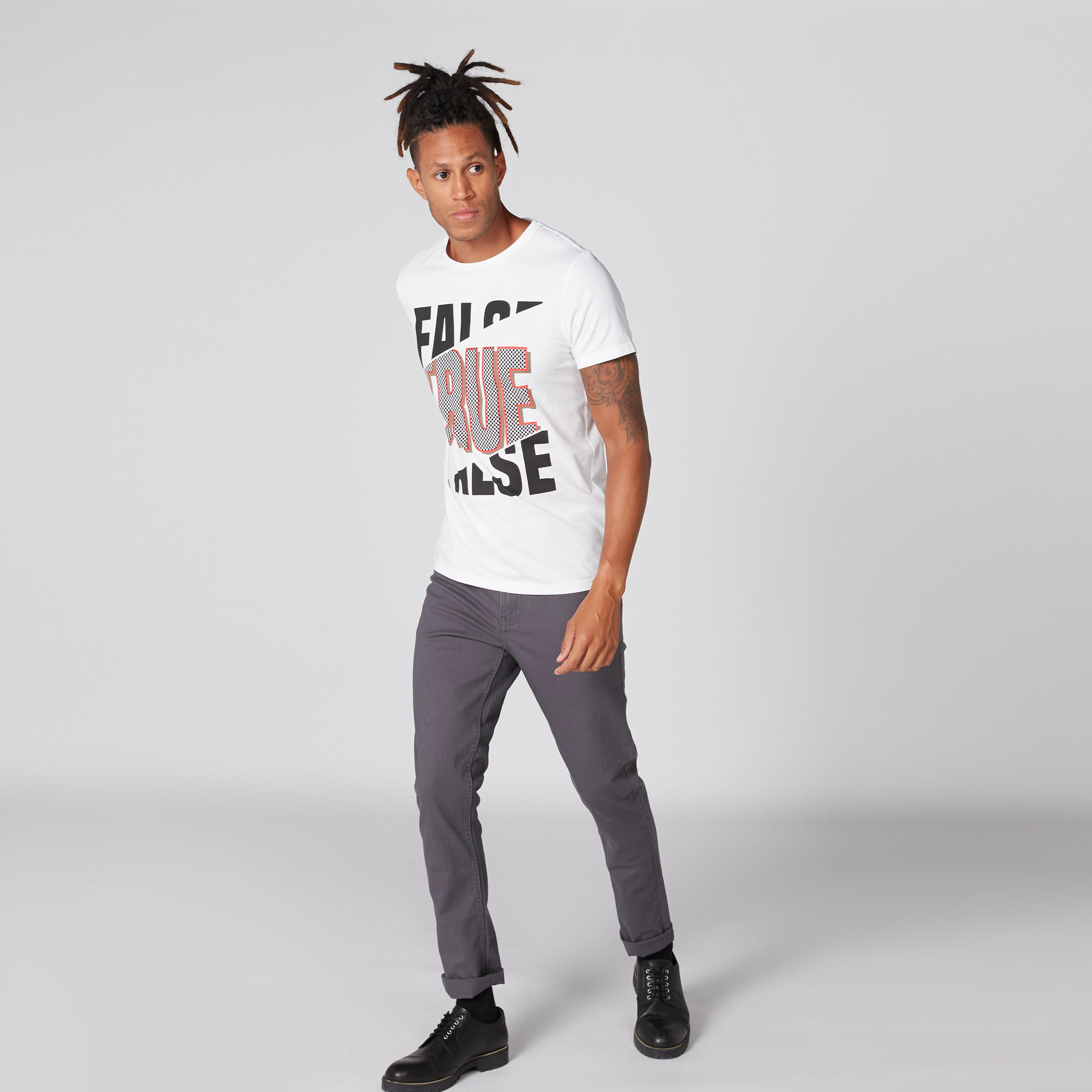 تيشيرت بياقة مستديرة وأكمام قصيرة وطبعات-men-clothing-tshirtsandpolos-tshirts-image-1