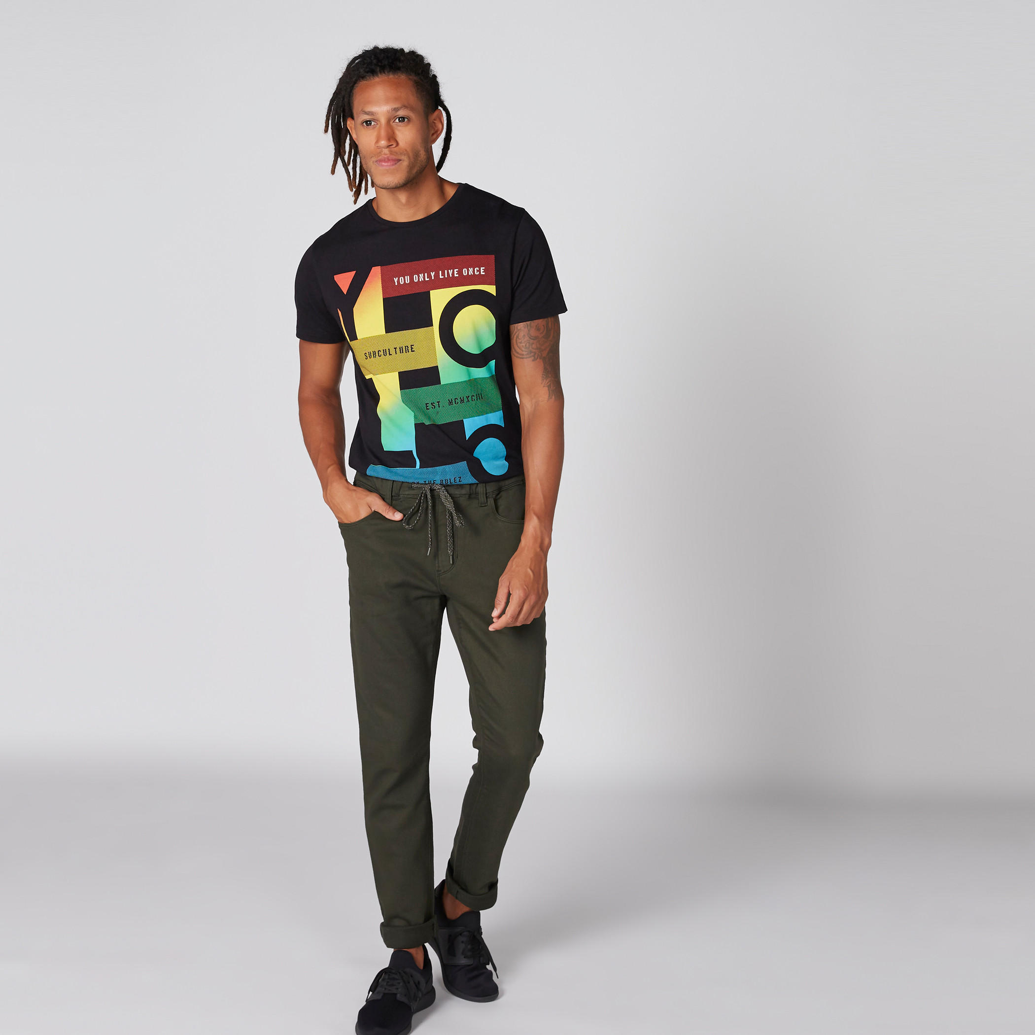 تيشيرت بياقة مستديرة وأكمام قصيرة وطبعات-men-clothing-tshirtsandpolos-tshirts-image-1