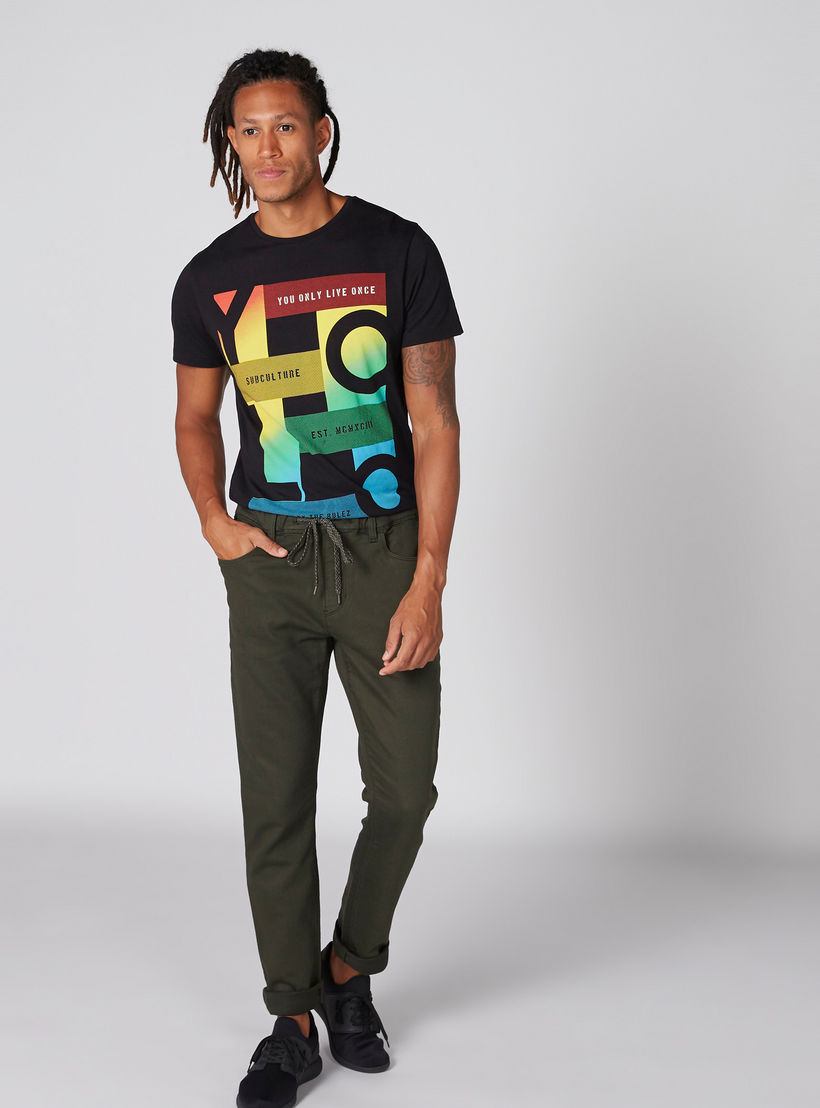 تيشيرت بياقة مستديرة وأكمام قصيرة وطبعات-men-clothing-tshirtsandpolos-tshirts-image-1