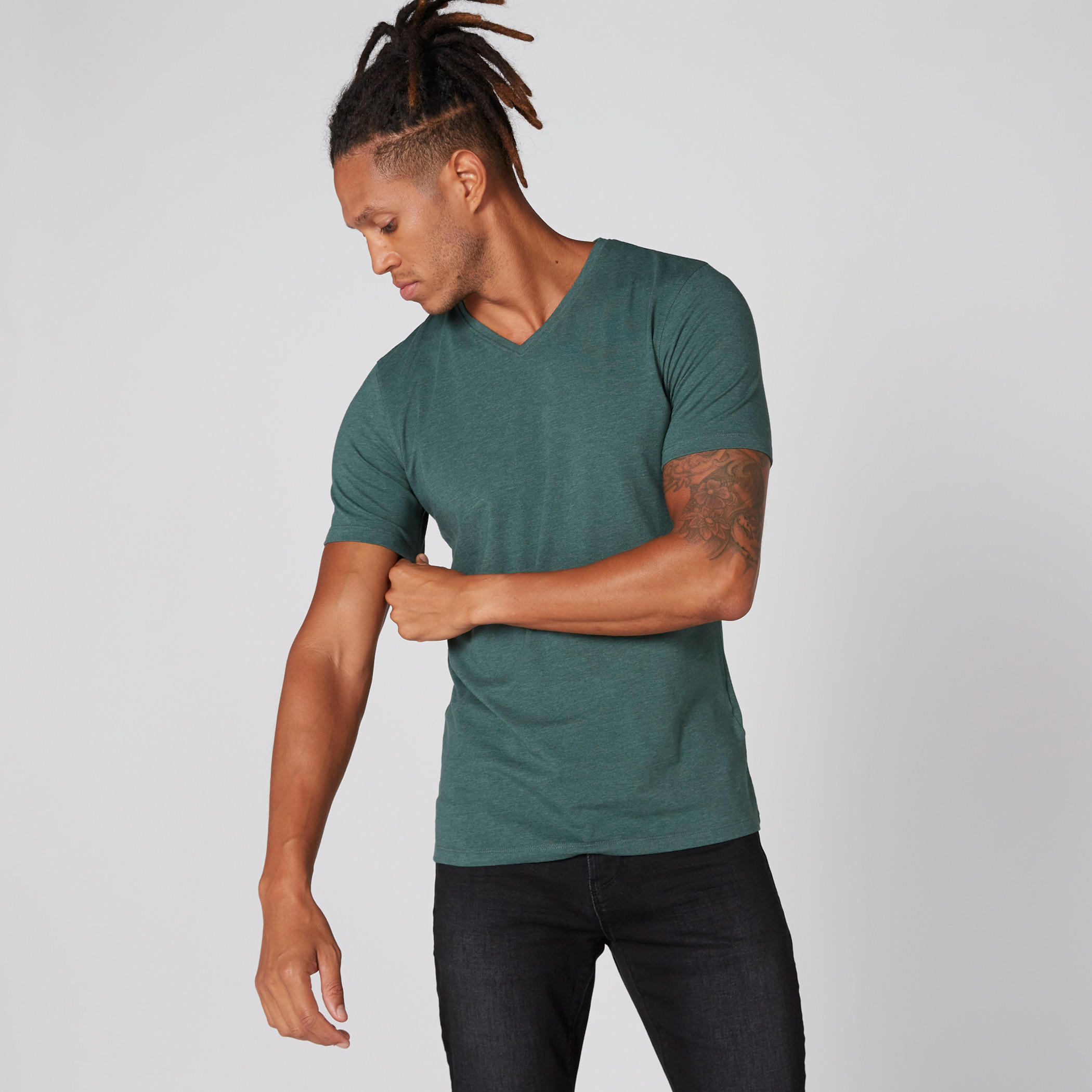 تيشيرت بياقة V وأكمام قصيرة-men-clothing-tshirtsandpolos-tshirts-image-3