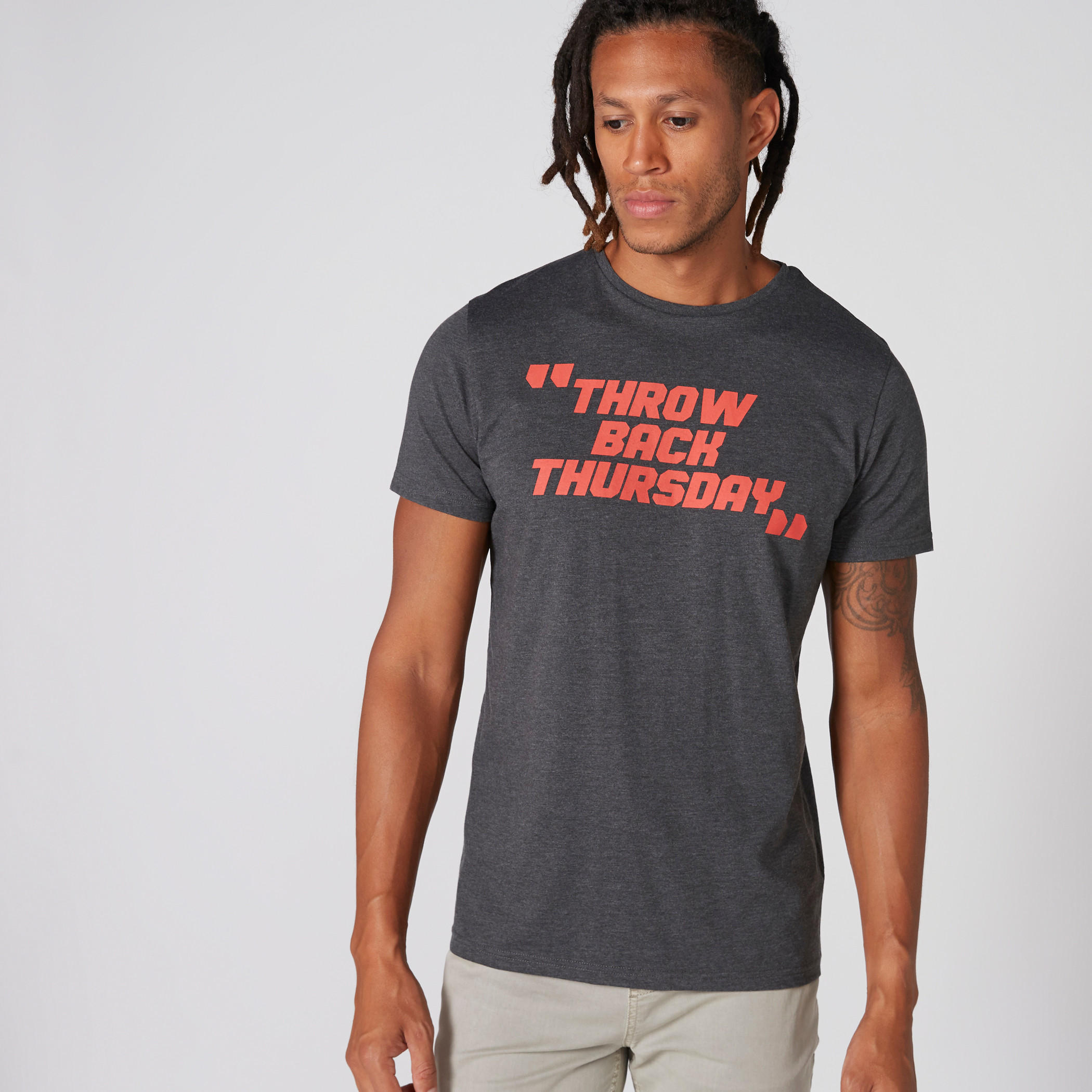 تيشيرت بياقة ضيّقة وأكمام قصيرة وطبعات-men-clothing-tshirtsandpolos-tshirts-image-1