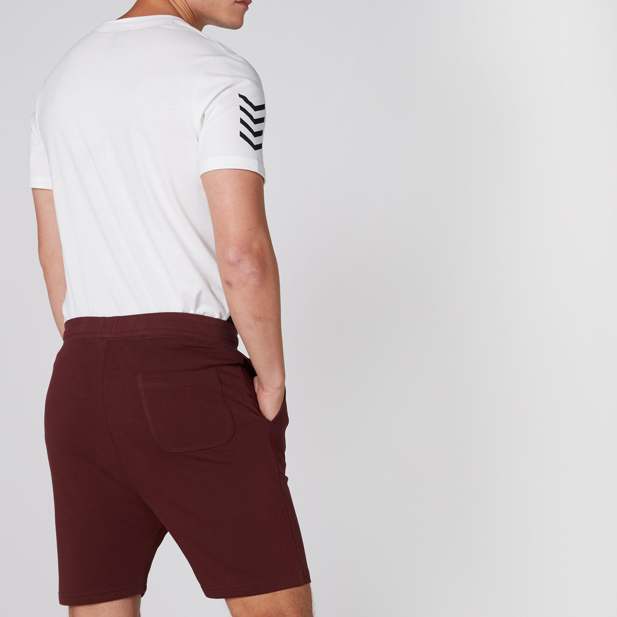 شورت بخصر مطّاطي وجيوب ورباط-men-clothing-bottoms-shorts-image-2