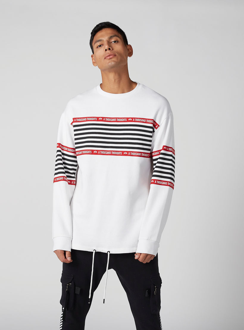 سويت شيرت مقلّم بأكمام طويلة بطبعات-men-winterwear-hoodiesandsweatshirts-image-1