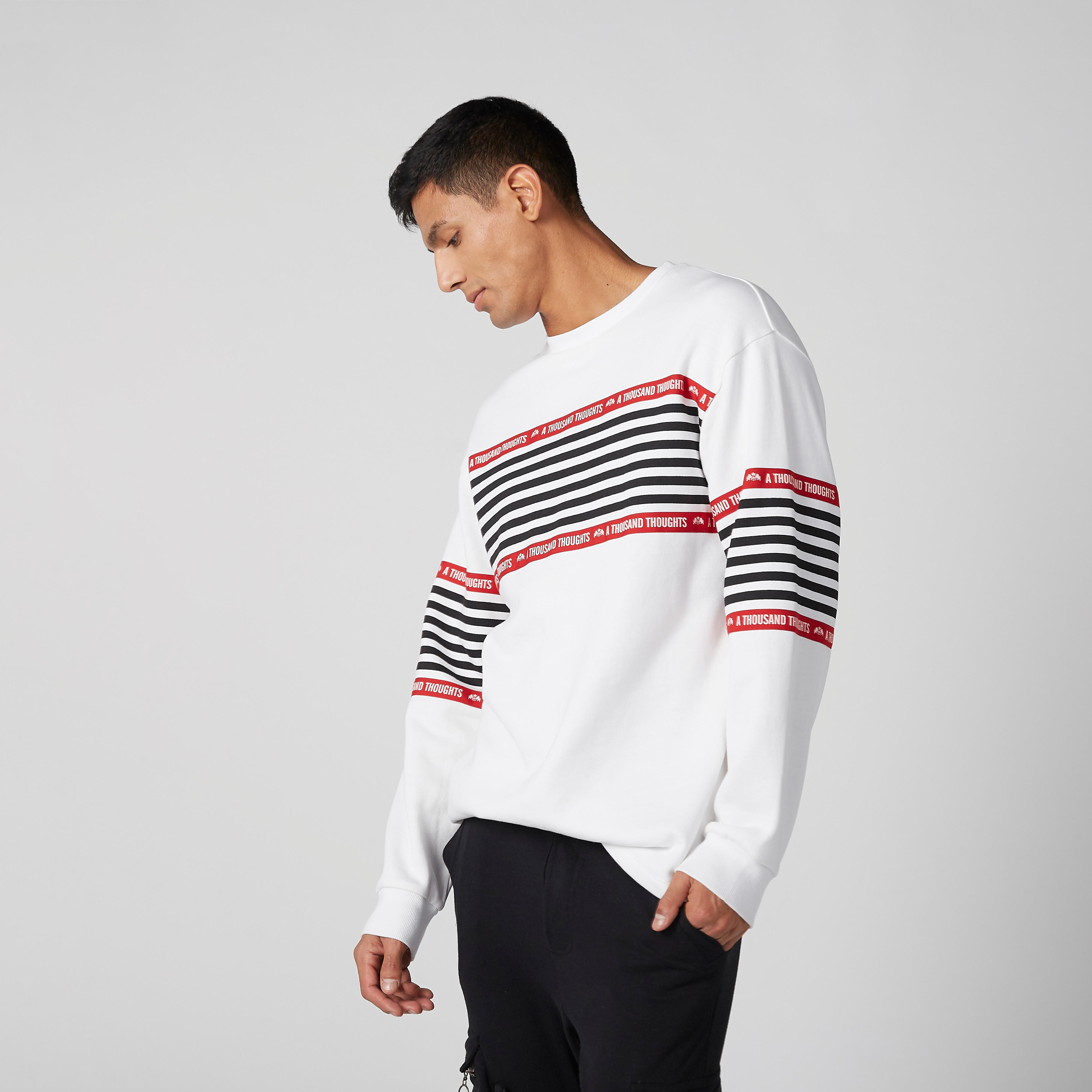 سويت شيرت مقلّم بأكمام طويلة بطبعات-men-winterwear-hoodiesandsweatshirts-image-3