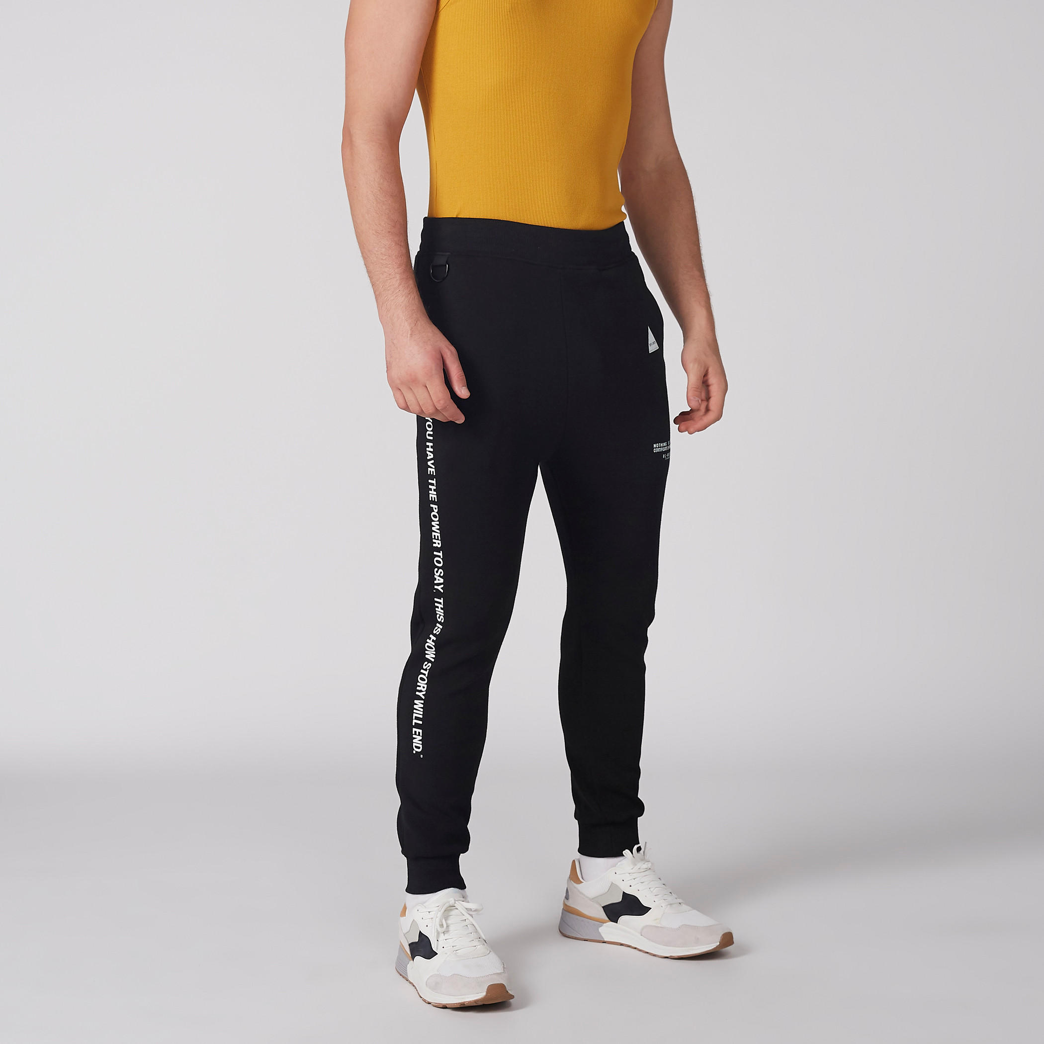 بنطال رياضي بخصر مطاطي وطبعات-men-clothing-bottoms-joggers-image-5